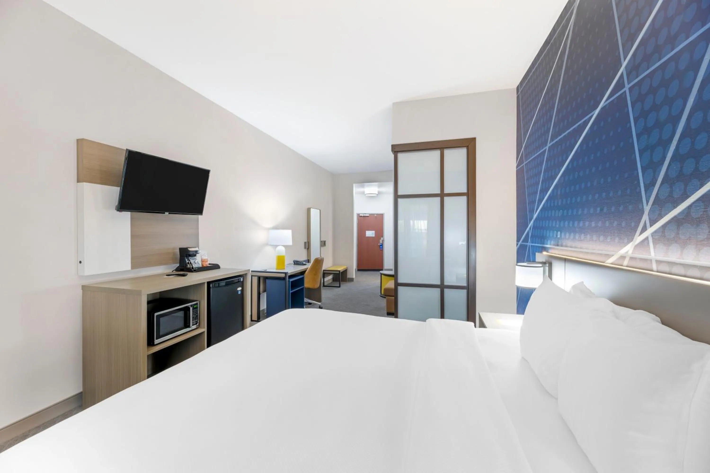 Bed in Comfort Suites Pecos