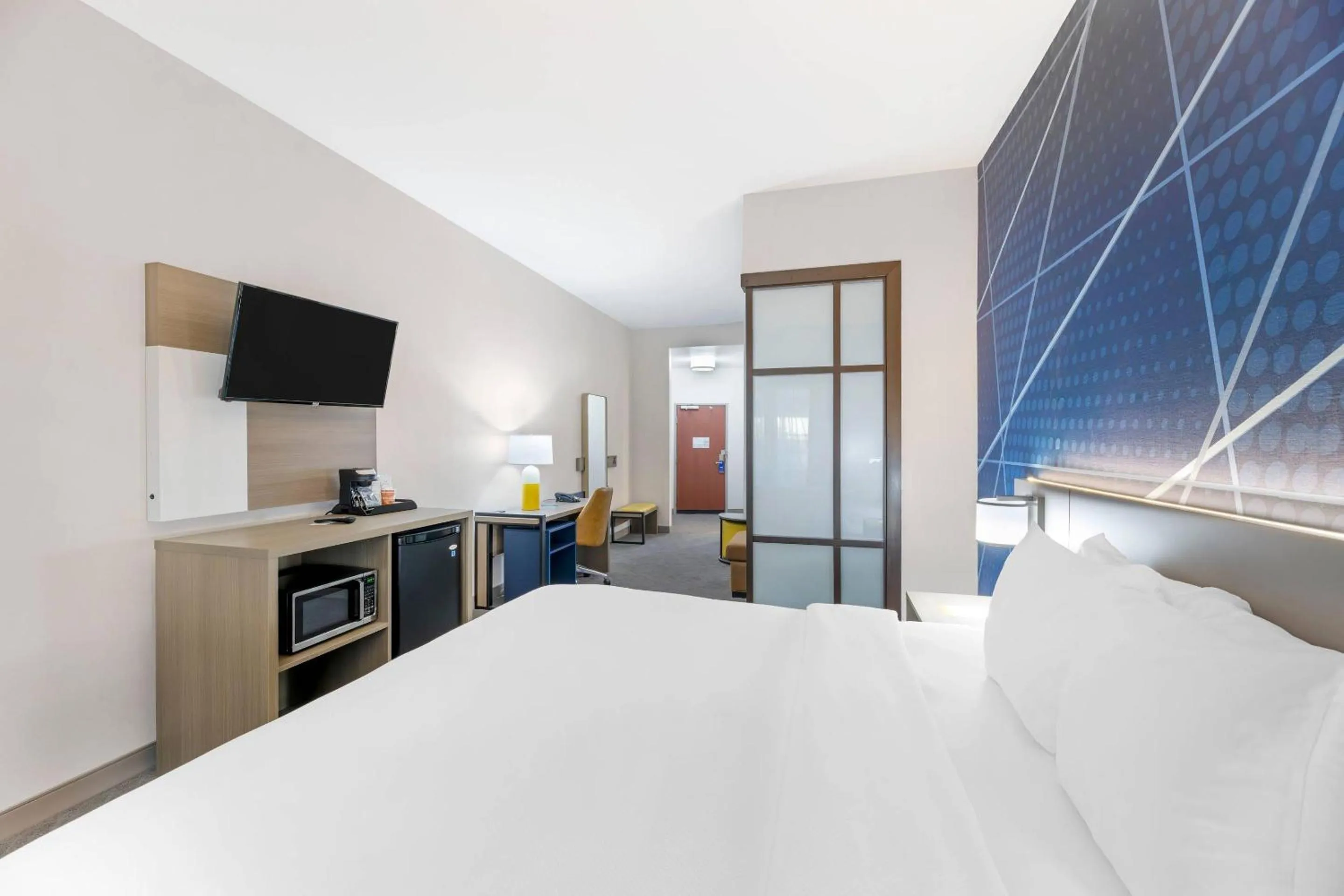 Bedroom, Bed in Comfort Suites Pecos