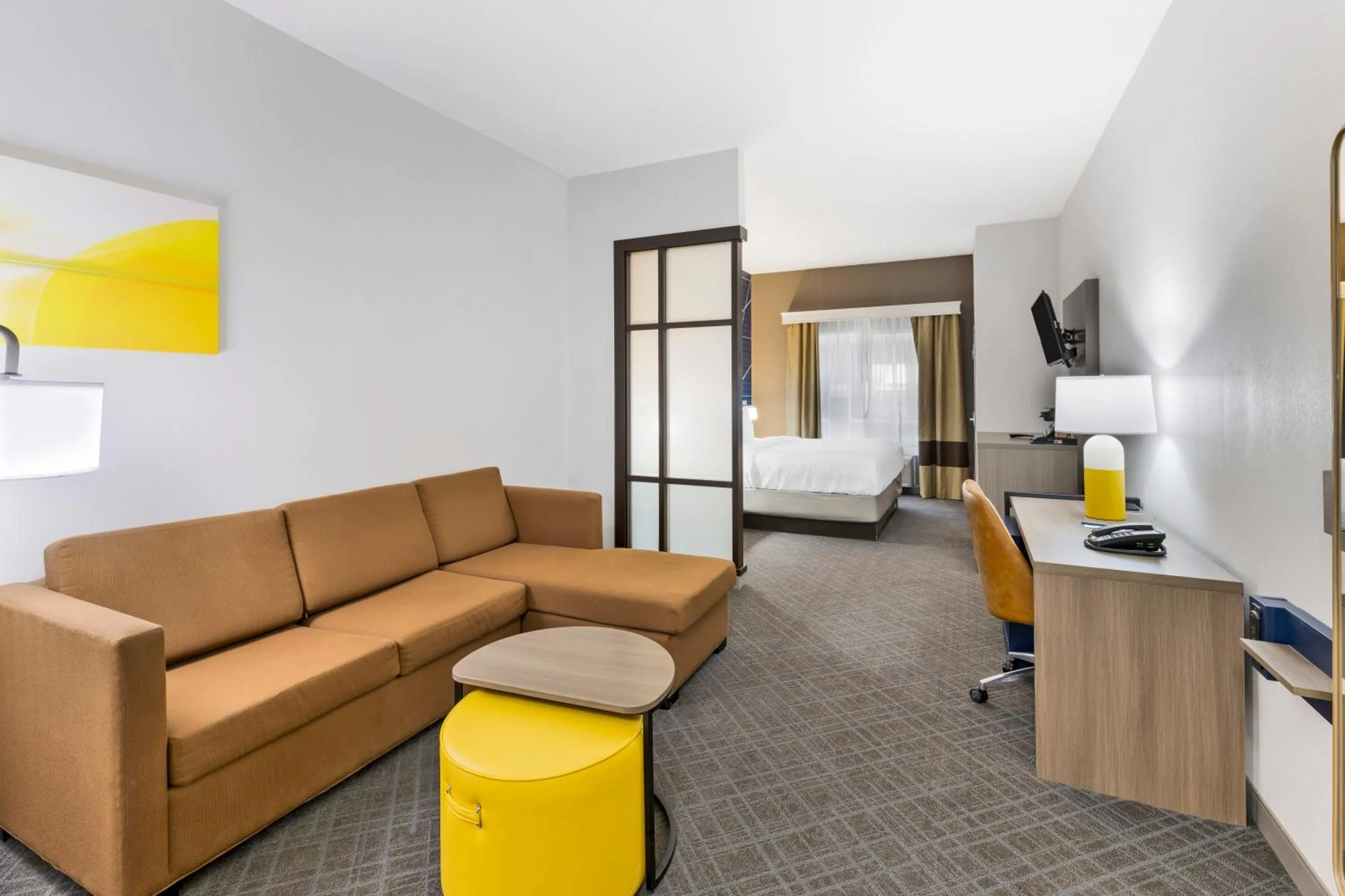 Bed in Comfort Suites Pecos