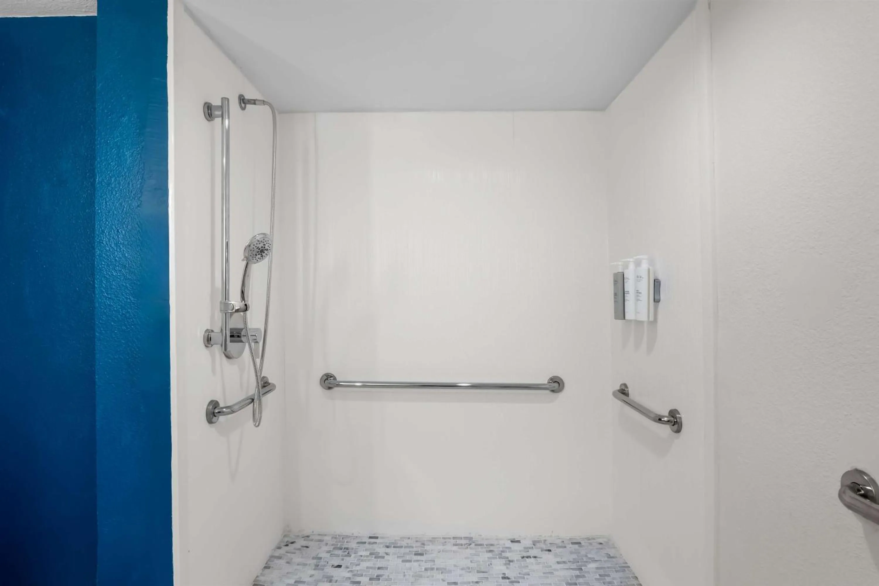 Bathroom in Wingate by Wyndham Richardson