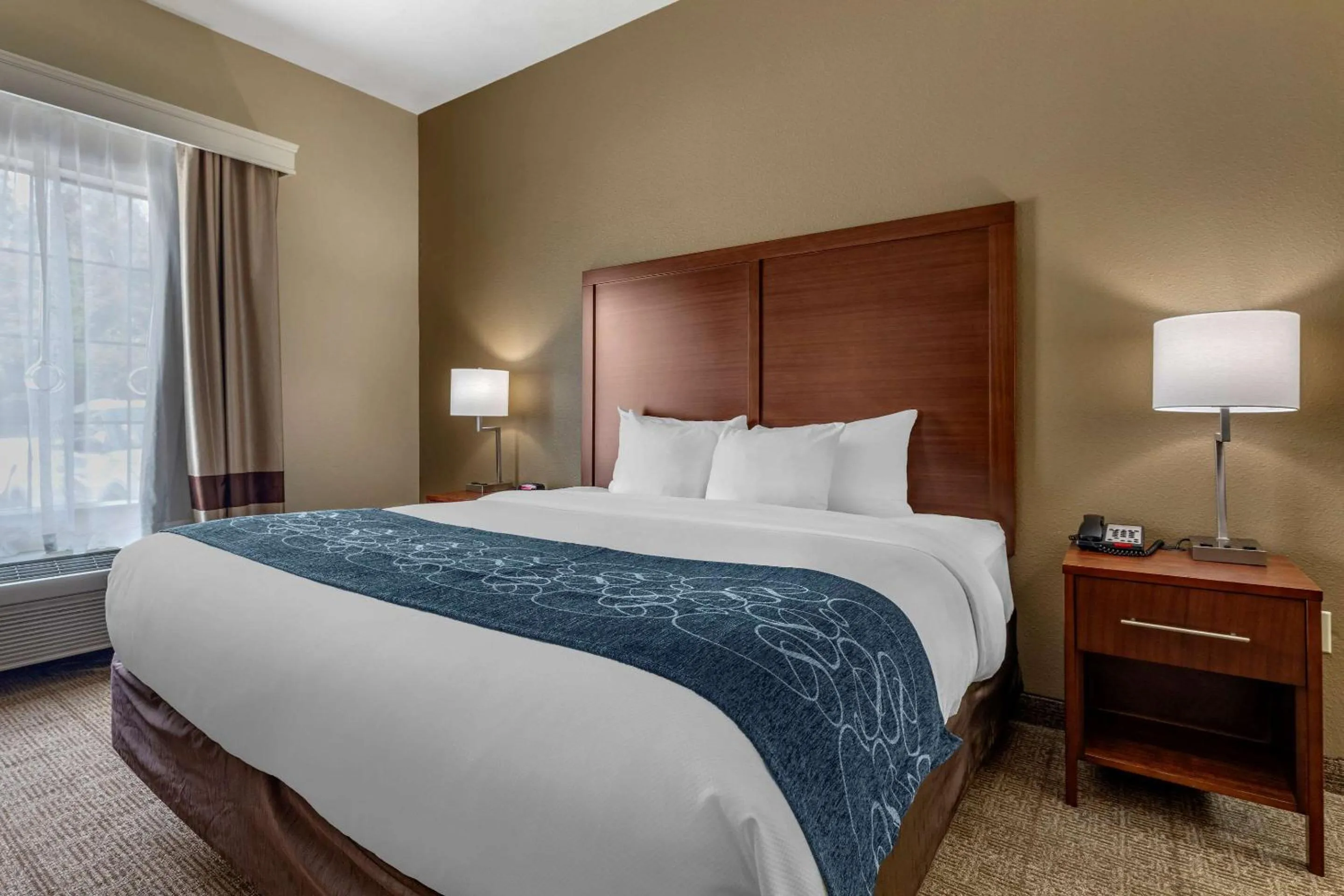 Photo of the whole room, Bed in Comfort Inn & Suites Paris