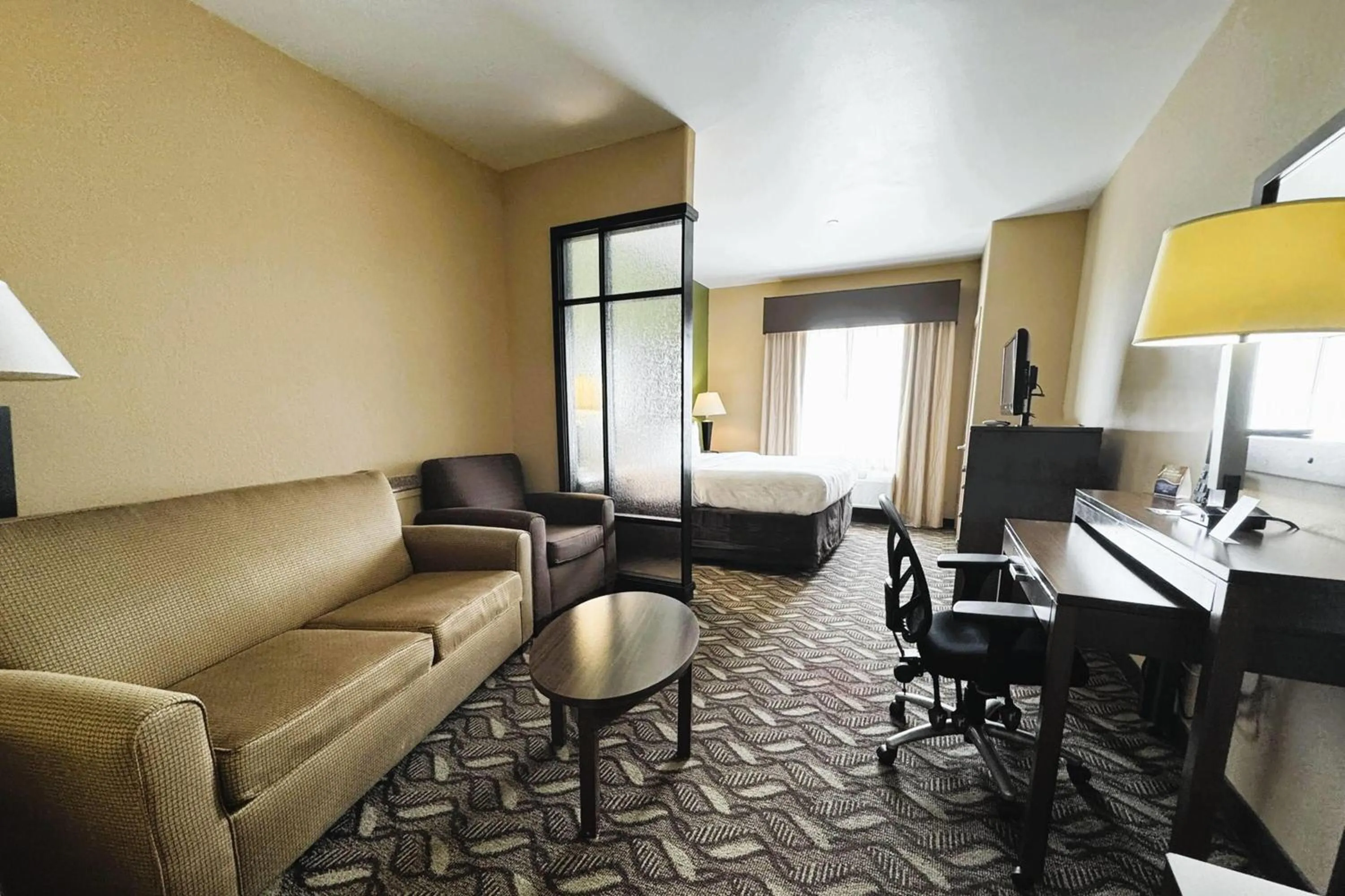 Photo of the whole room in Baymont by Wyndham Jewett