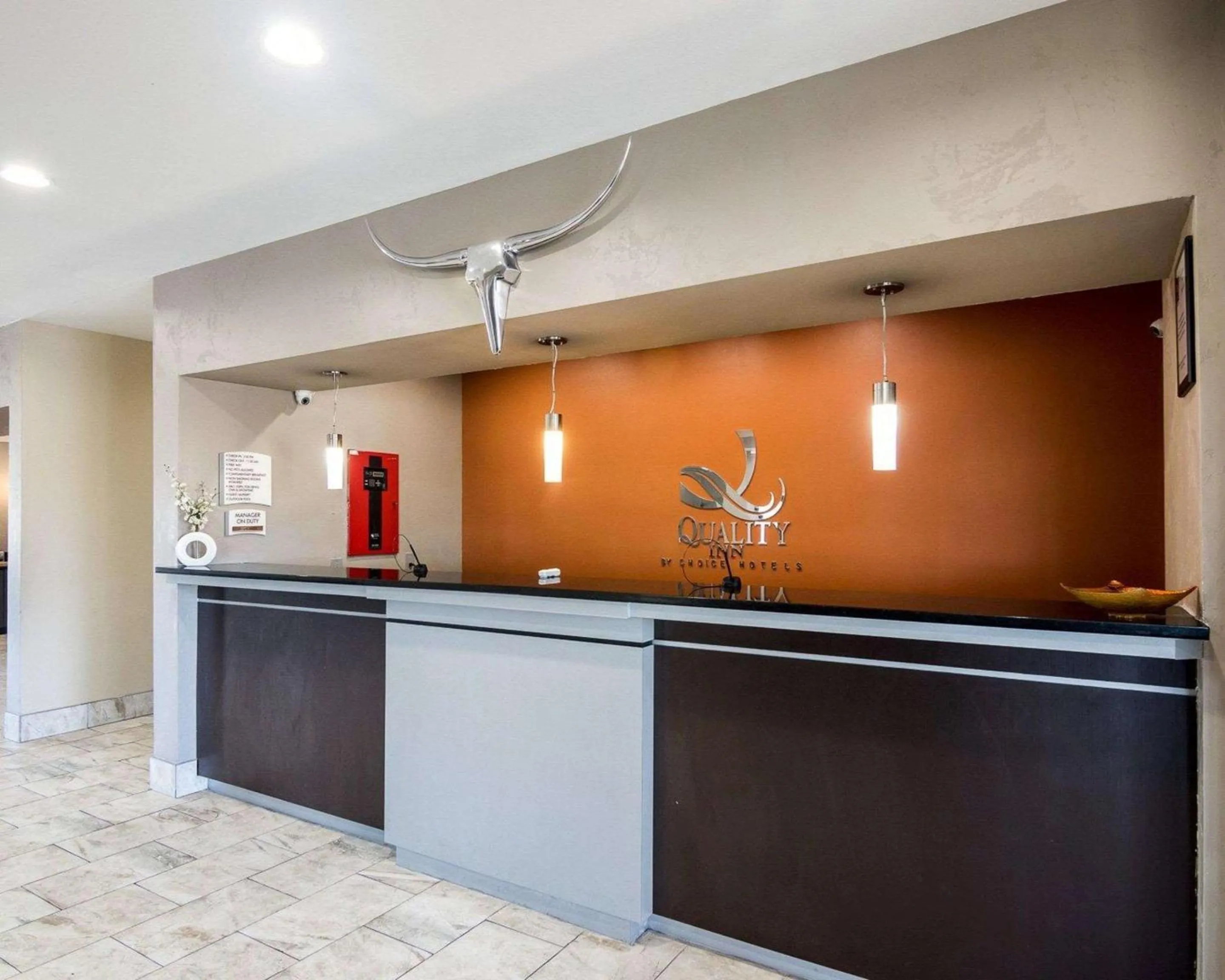 Lobby or reception in Days Inn by Wyndham Fort Worth North / Fossil Creek