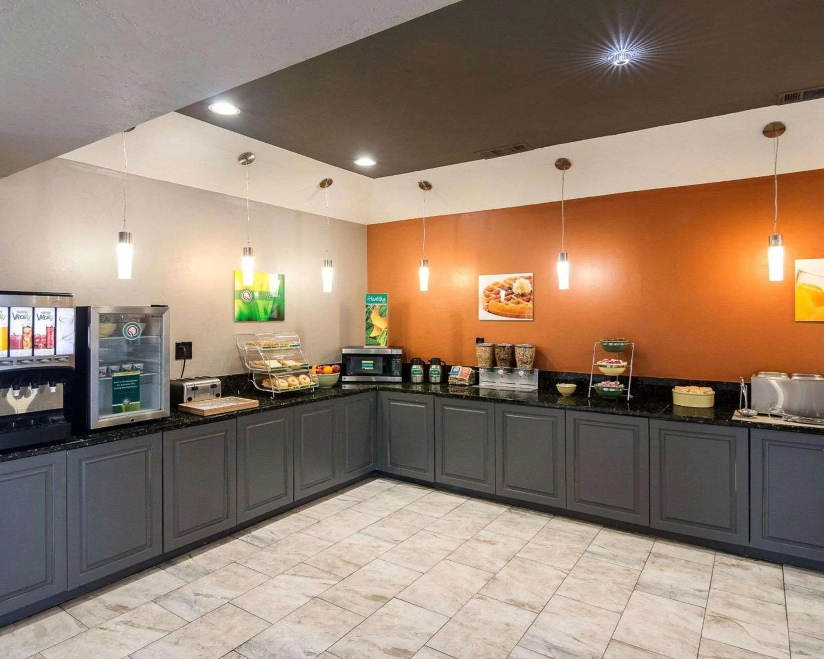 Restaurant/places to eat in Days Inn by Wyndham Fort Worth North / Fossil Creek