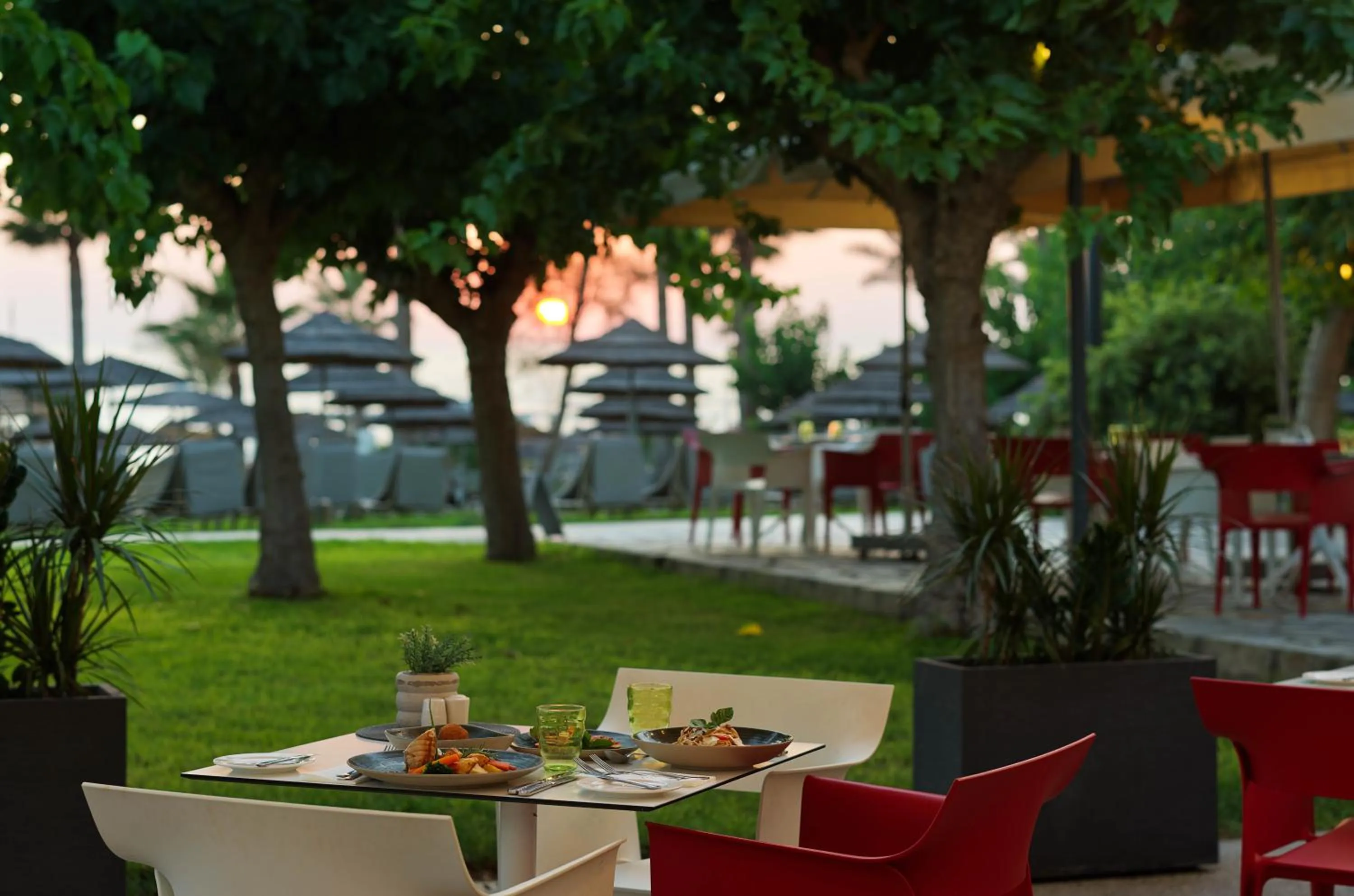 Restaurant/places to eat in St George Beach Hotel & Spa Resort