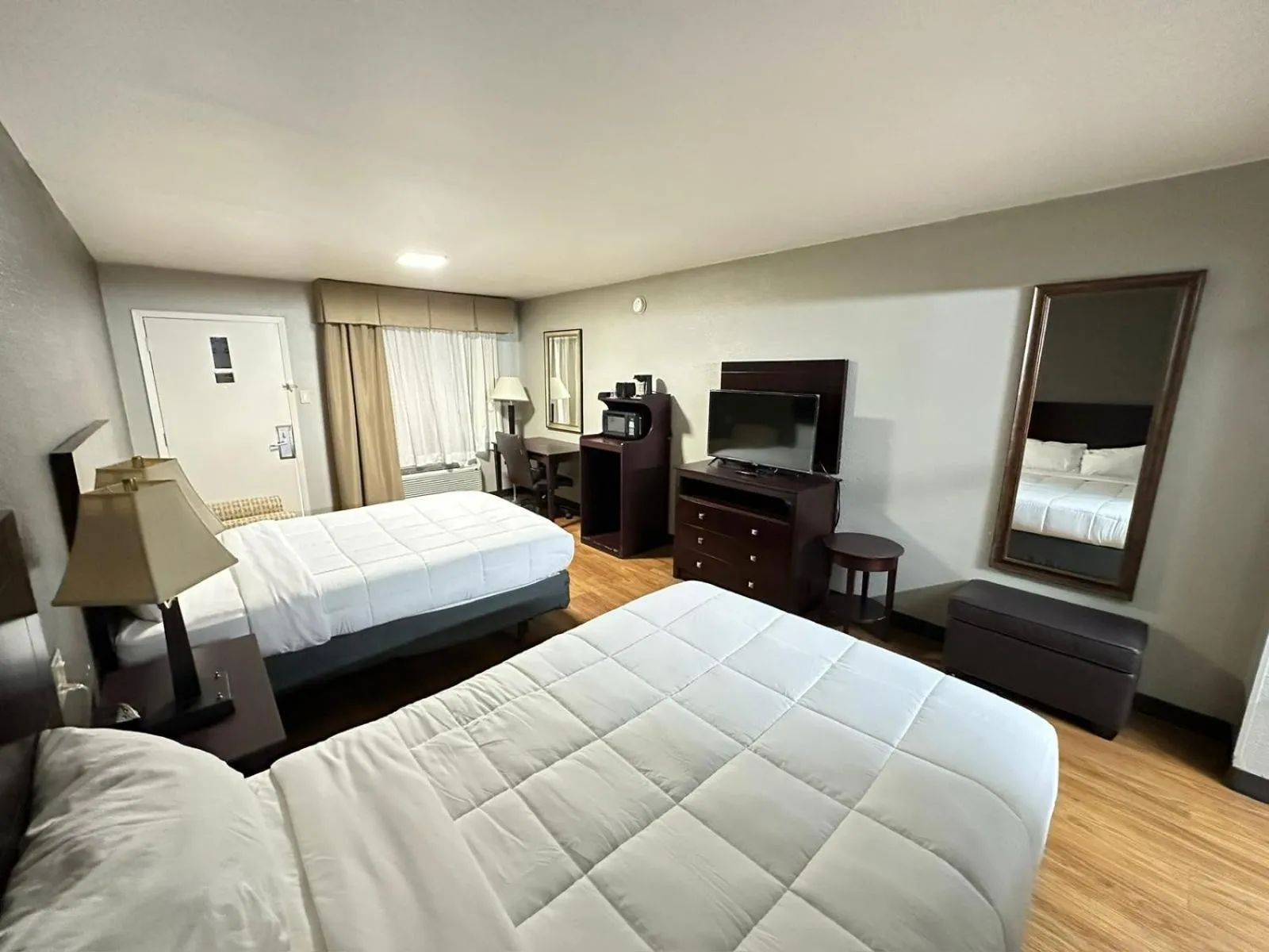 Bed in Loyalty Inn Gainesville