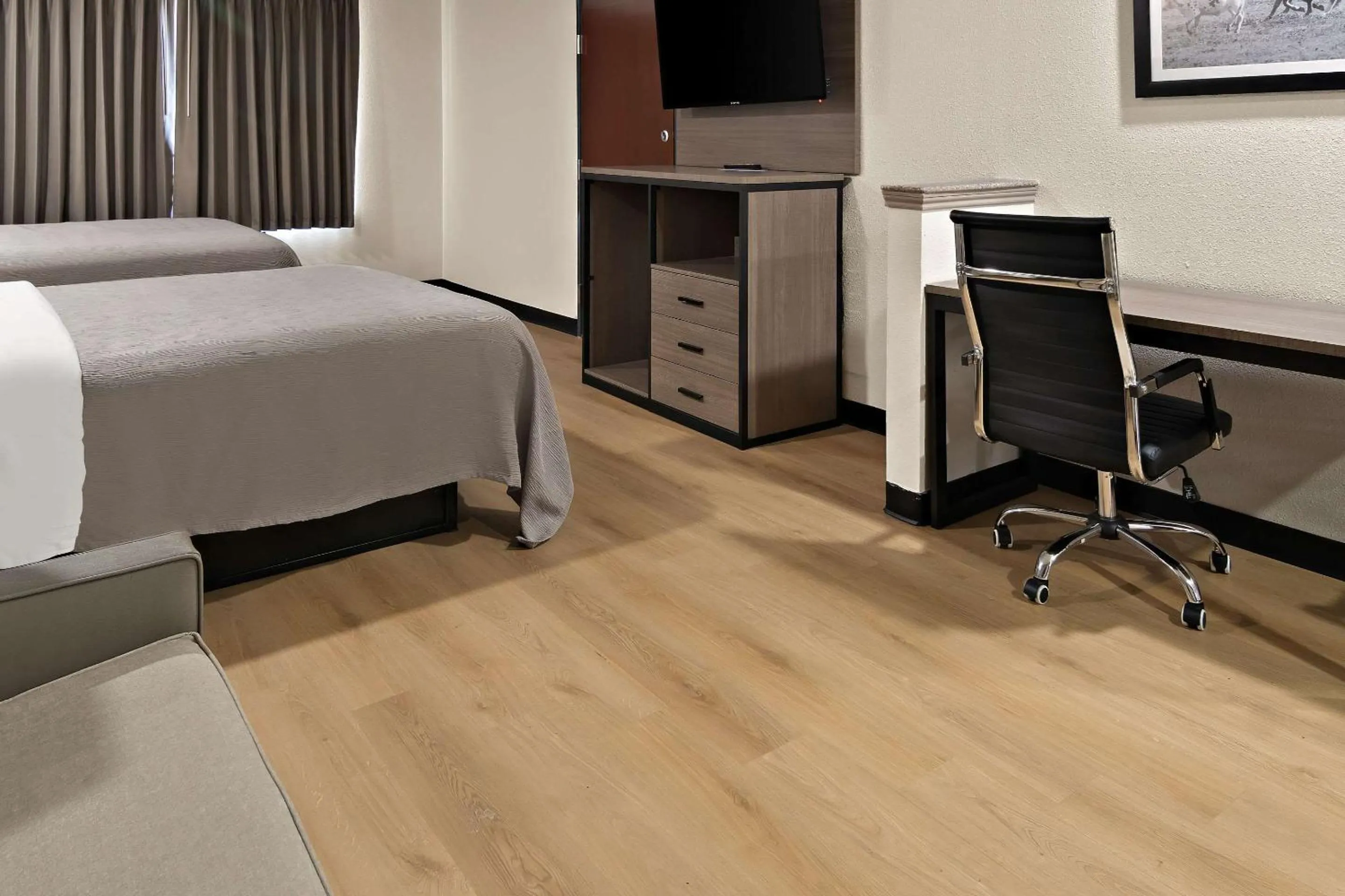 Bedroom, Bed in Quality Inn & Suites Weatherford