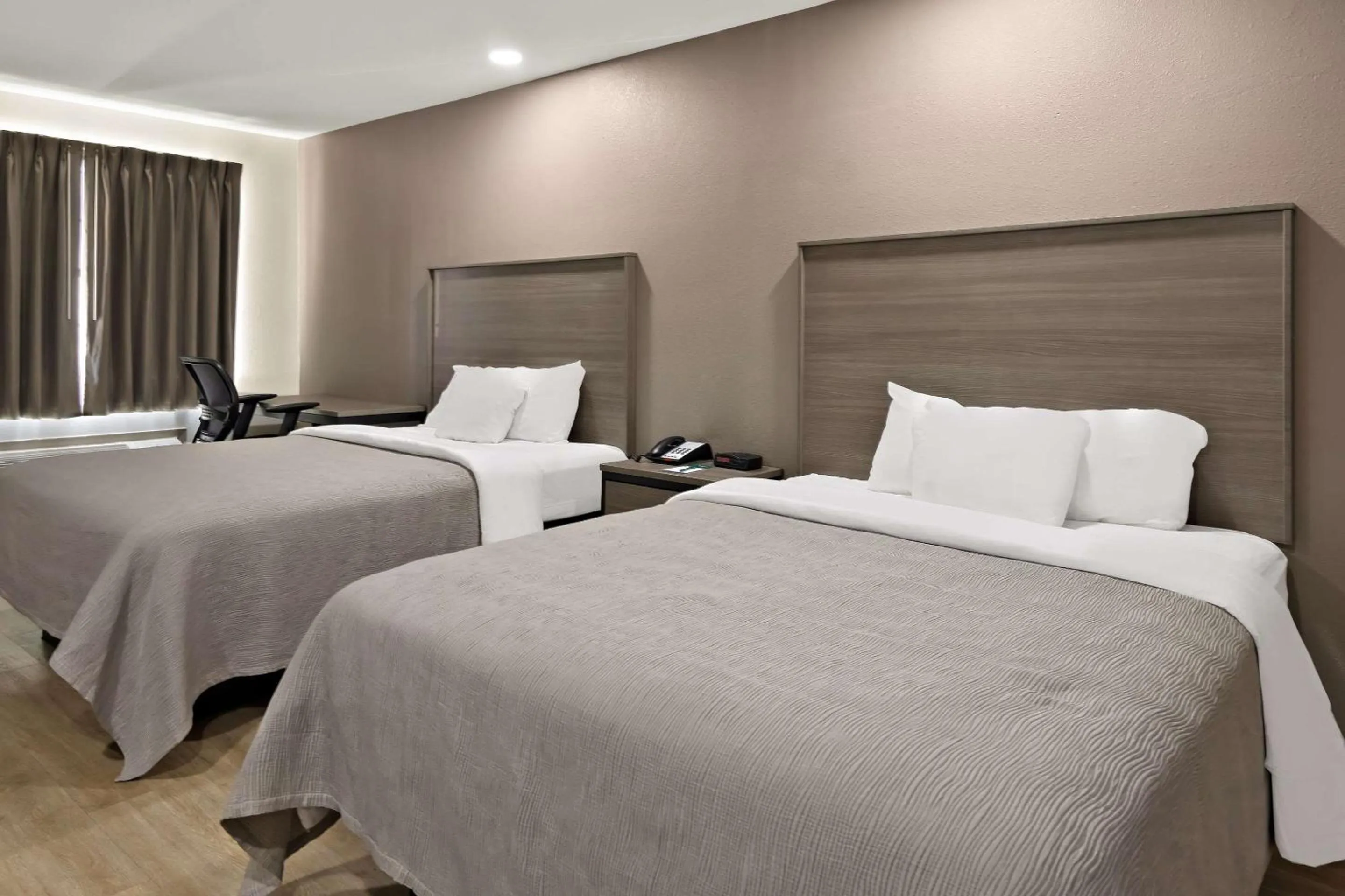 Bedroom, Bed in Quality Inn & Suites Weatherford