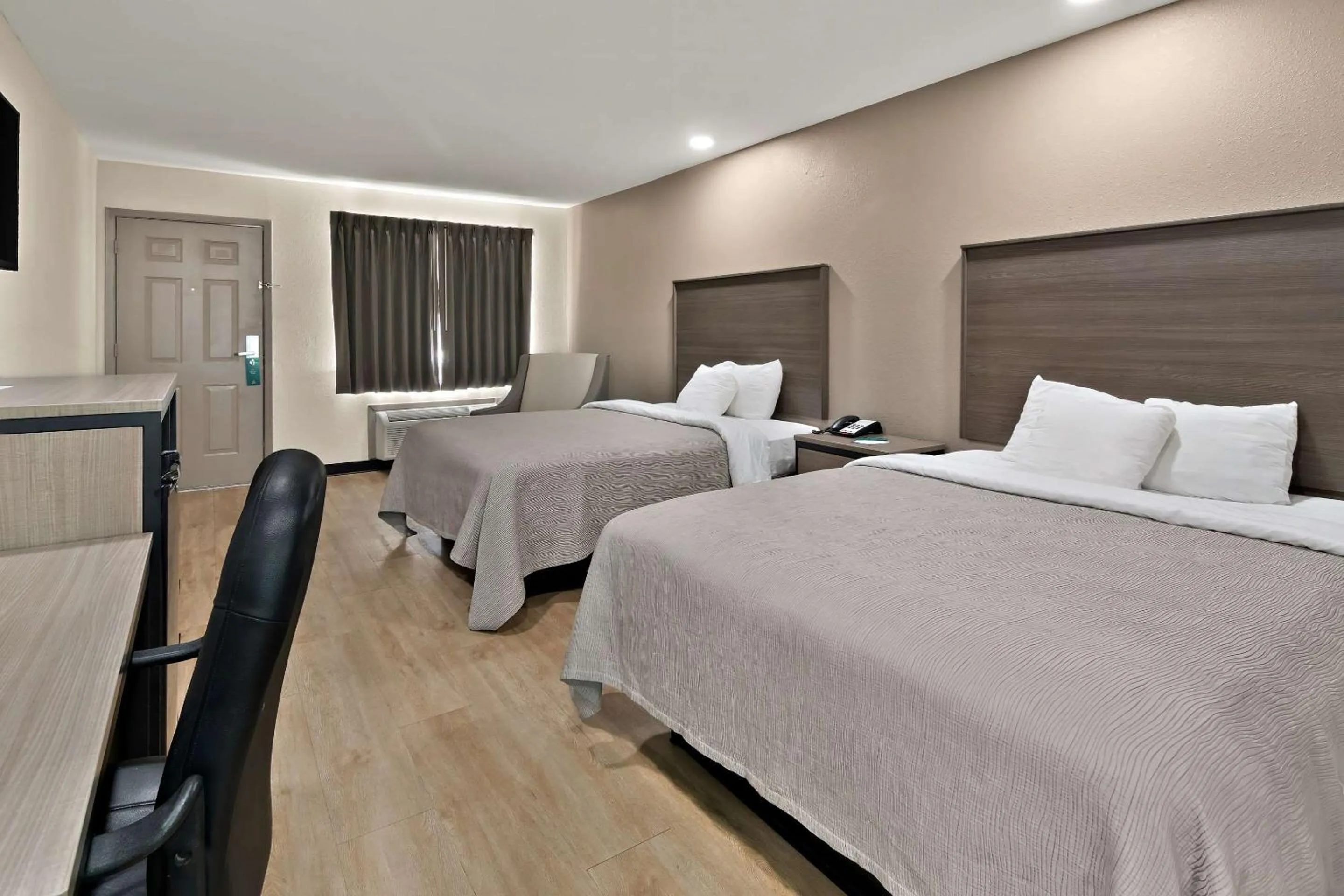 Bedroom, Bed in Quality Inn & Suites Weatherford