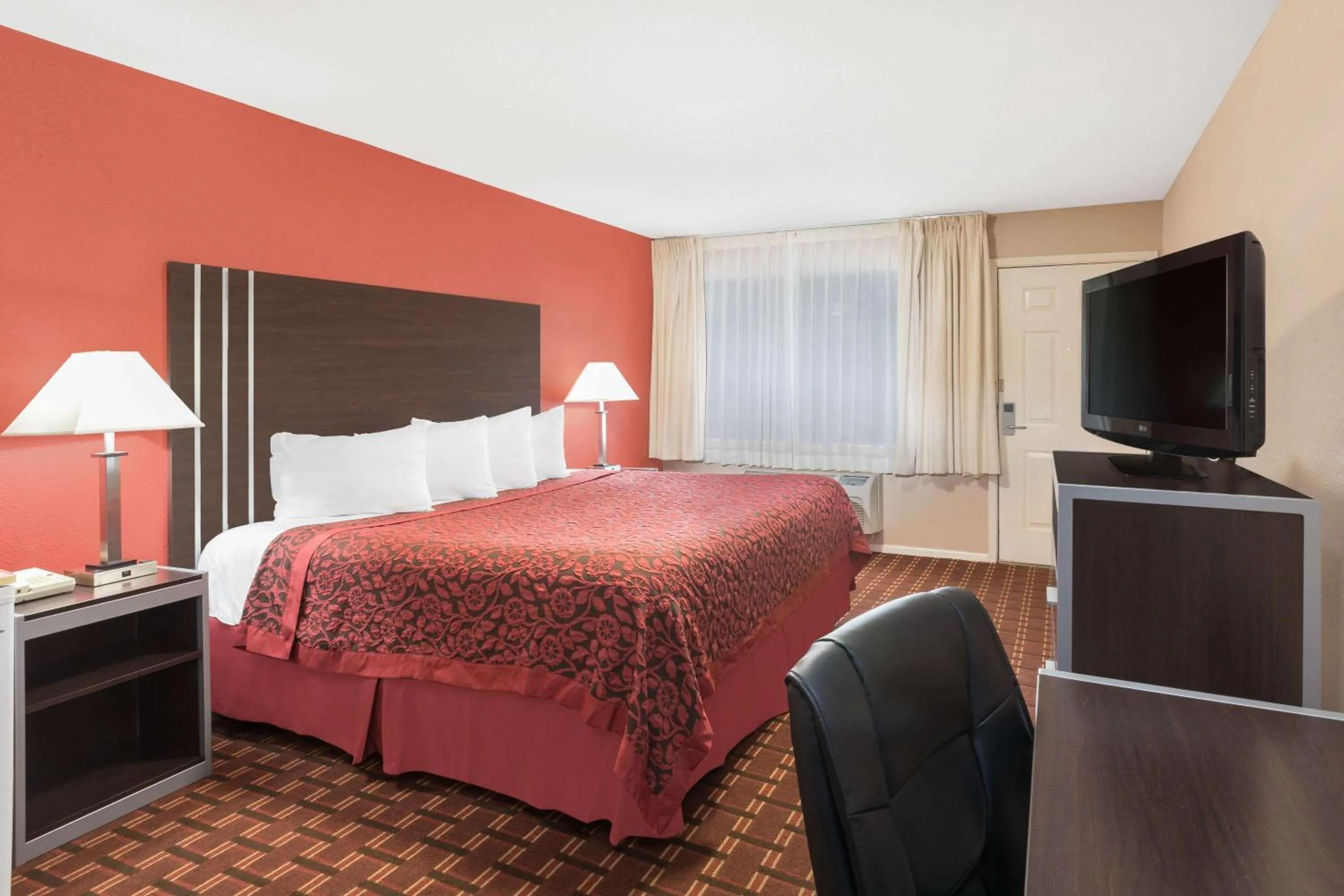 Photo of the whole room, Bed in Days Inn by Wyndham College Station University Drive