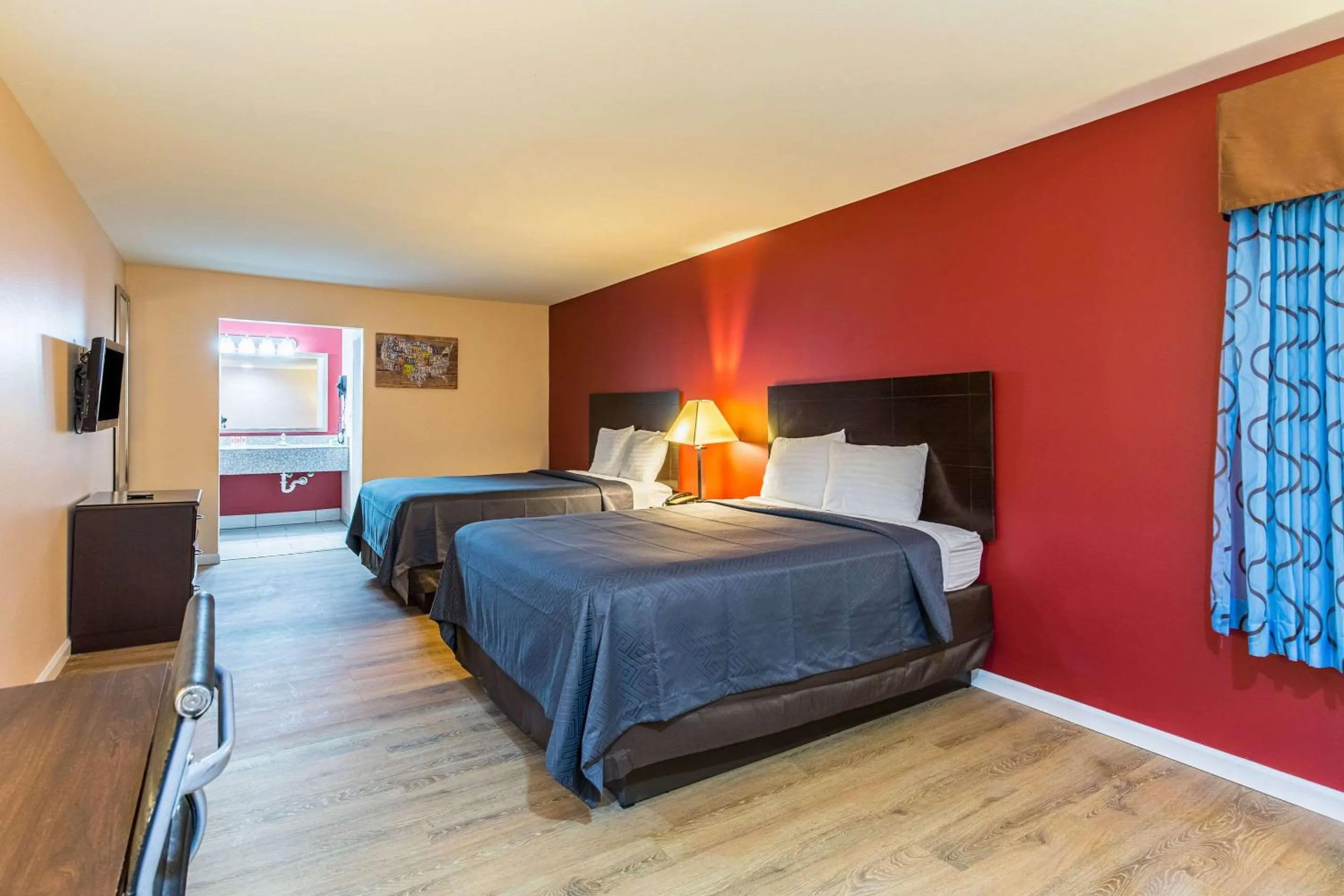 Bedroom, Bed in Quality Inn & Suites Bridge City Orange