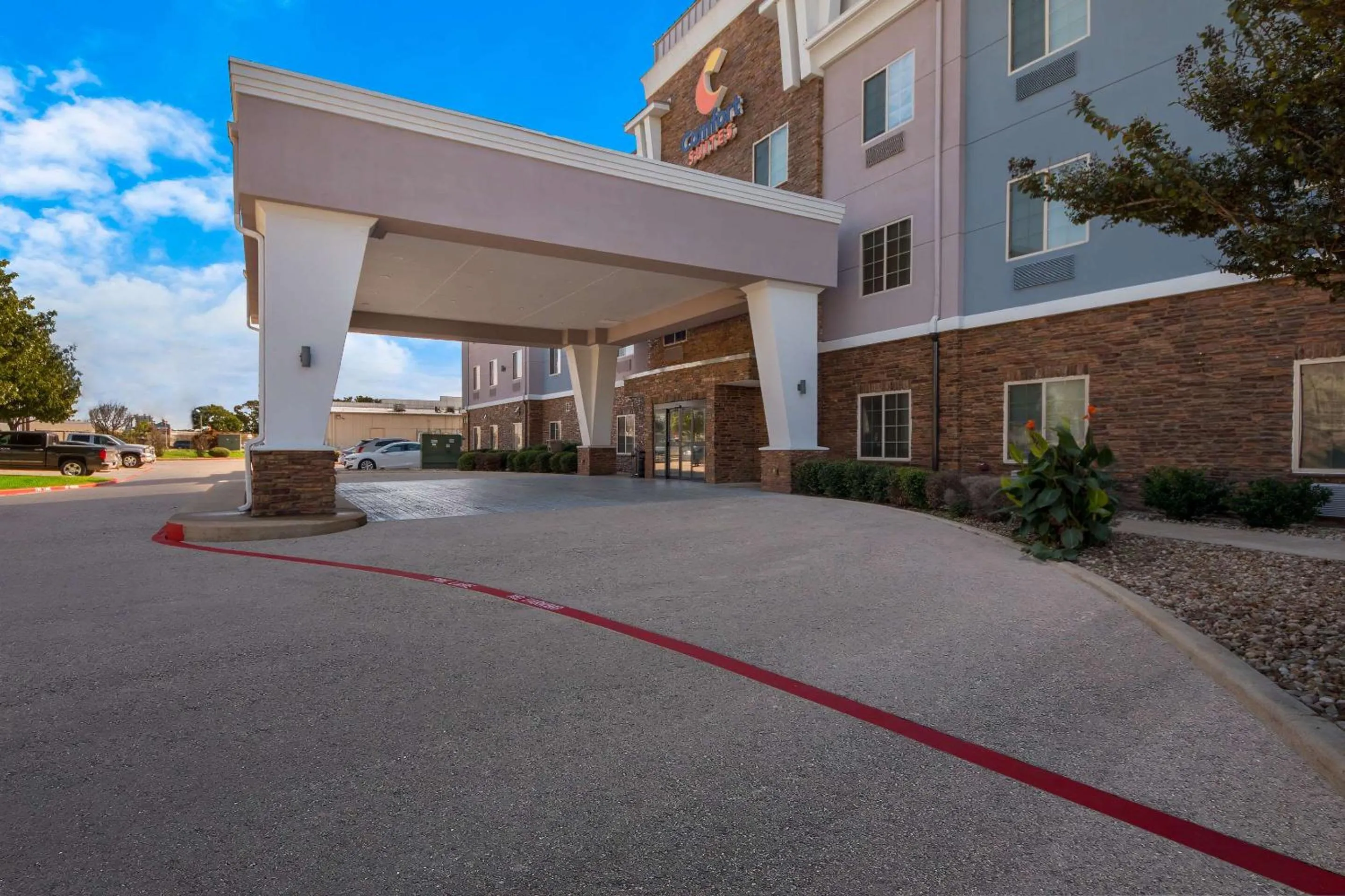 Property building in Comfort Suites Bastrop