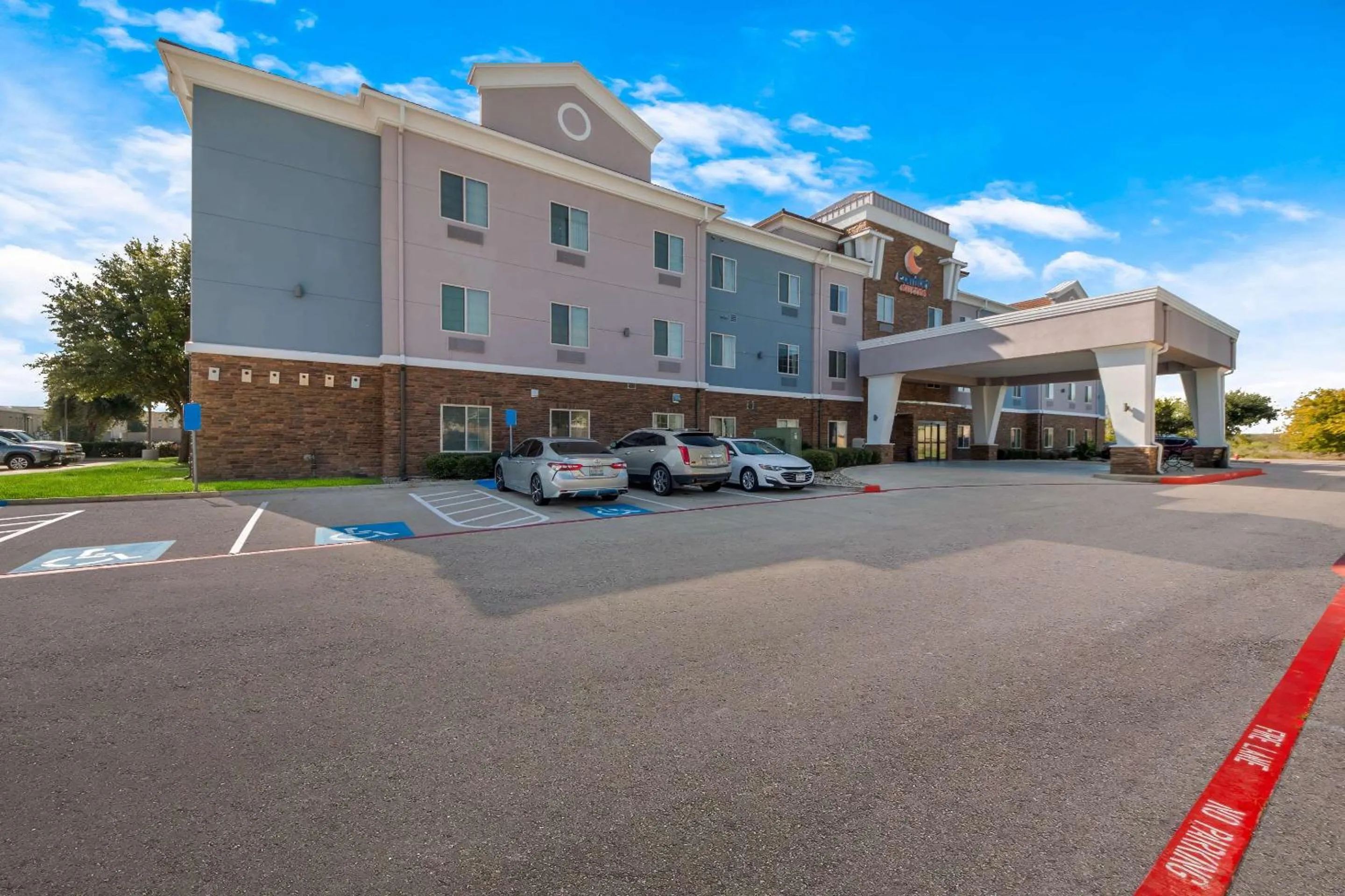 Property building in Comfort Suites Bastrop