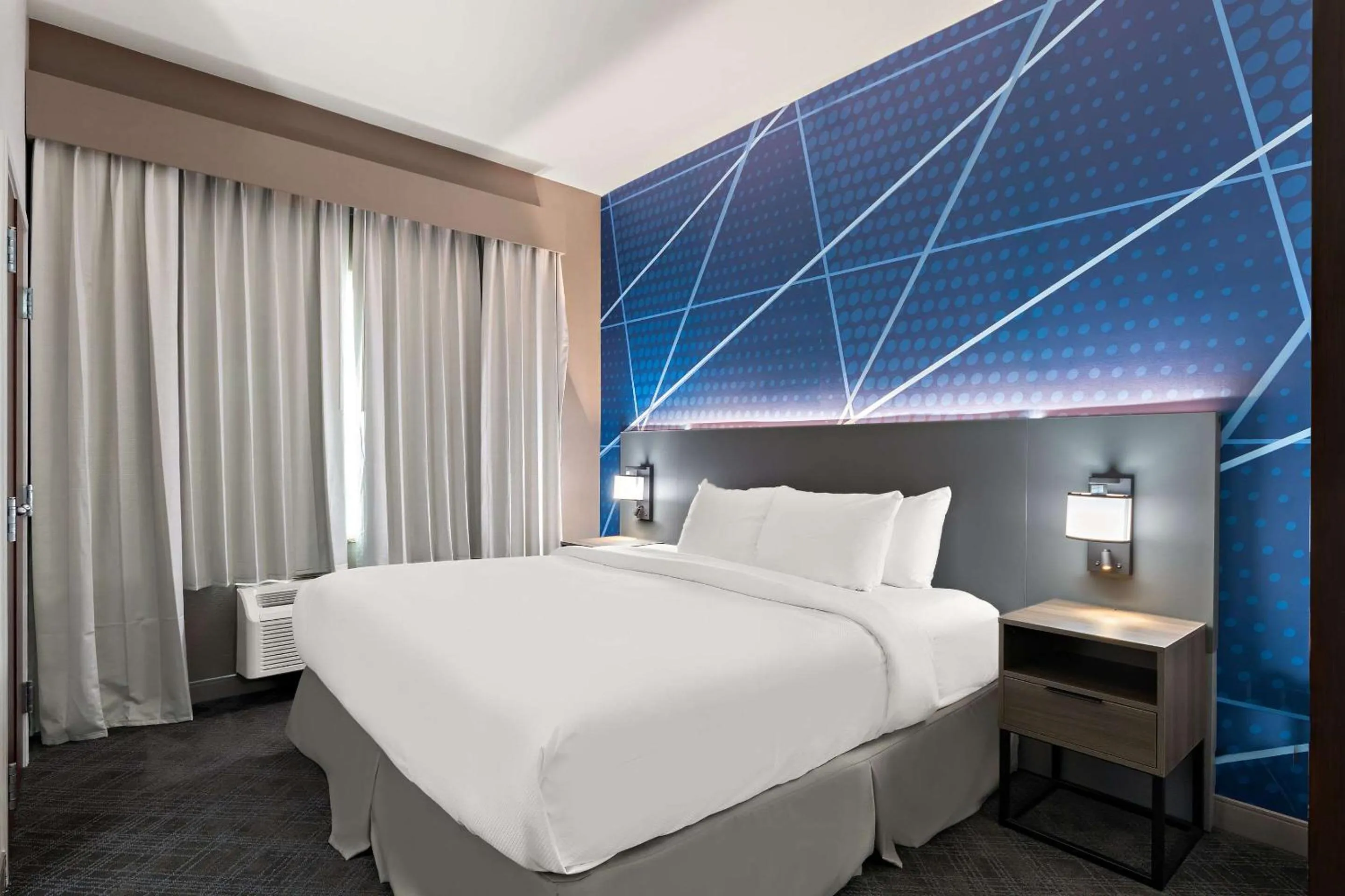 Bedroom, Bed in Comfort Suites Bastrop