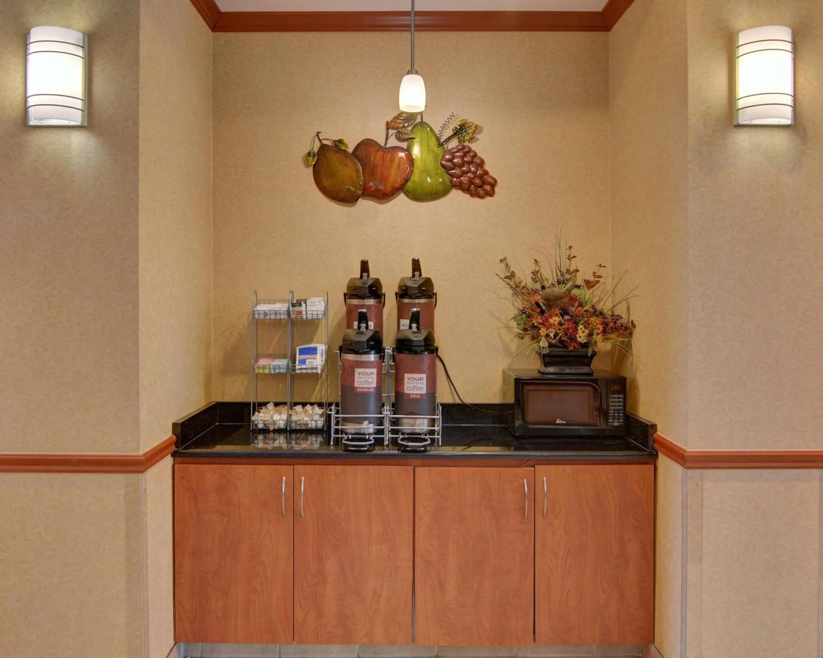 Restaurant/places to eat in Quality Suites Near Cedar Creek Lake