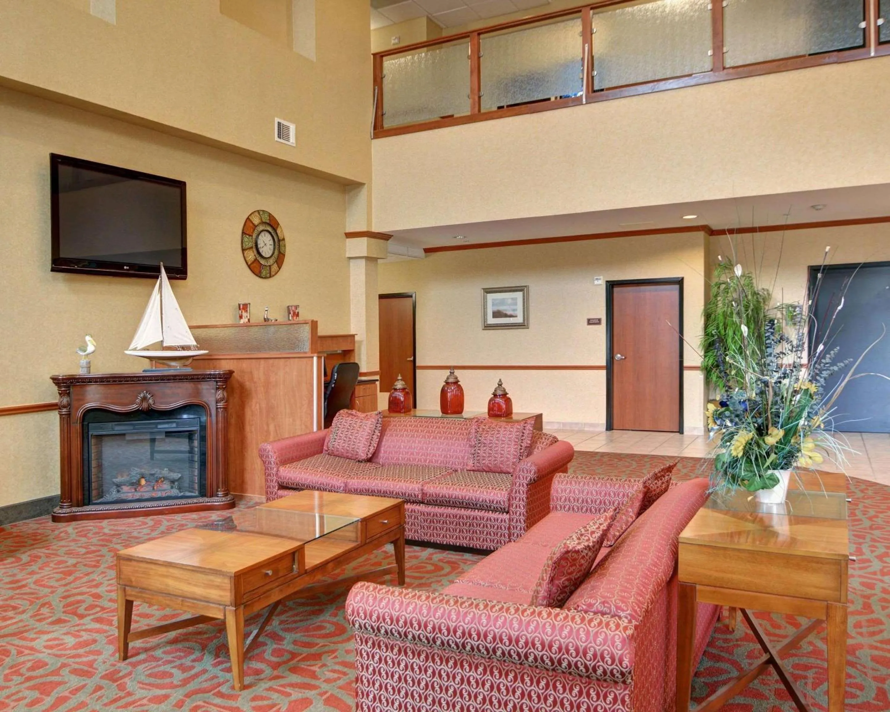 Lobby or reception in Quality Suites Near Cedar Creek Lake