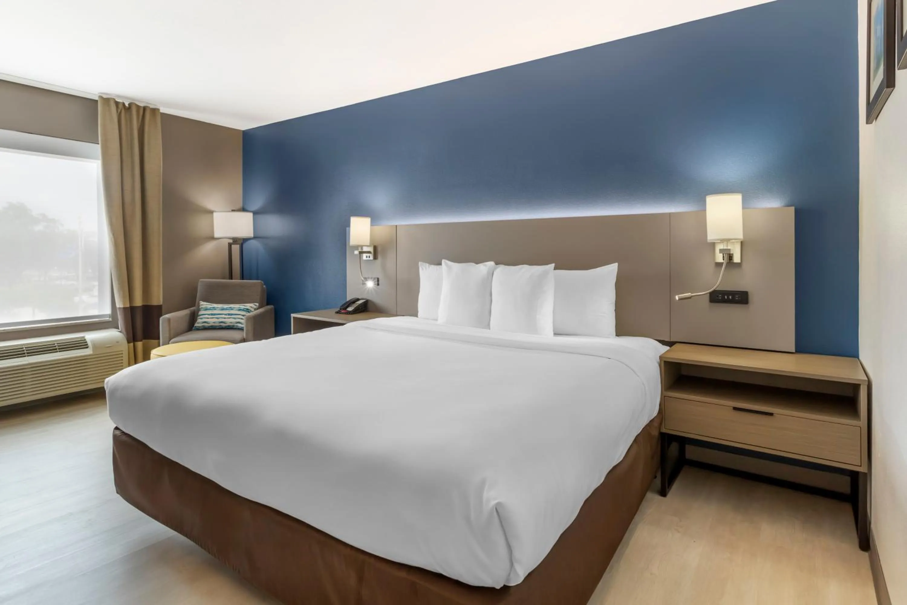 Bed in Comfort Inn & Suites Houston FM1960 - Champions