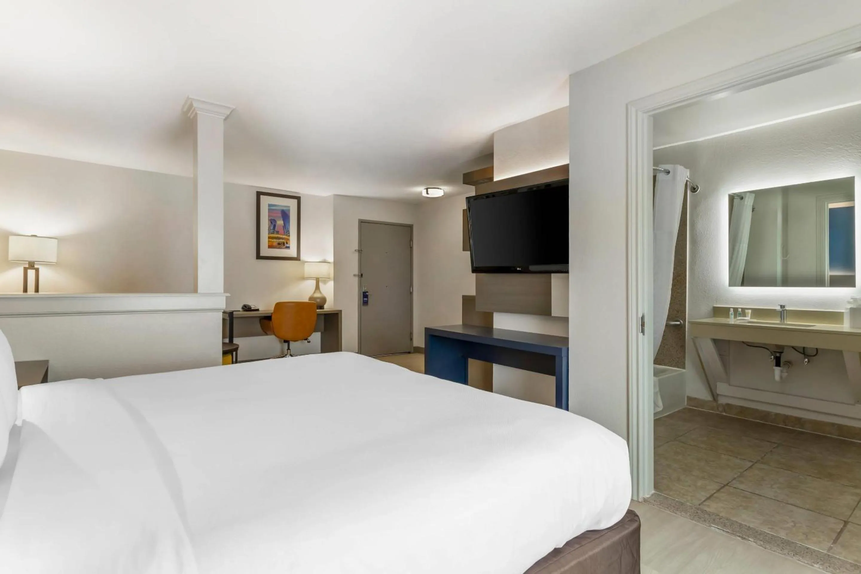 Bedroom, Bed in Comfort Inn & Suites Houston FM1960 - Champions