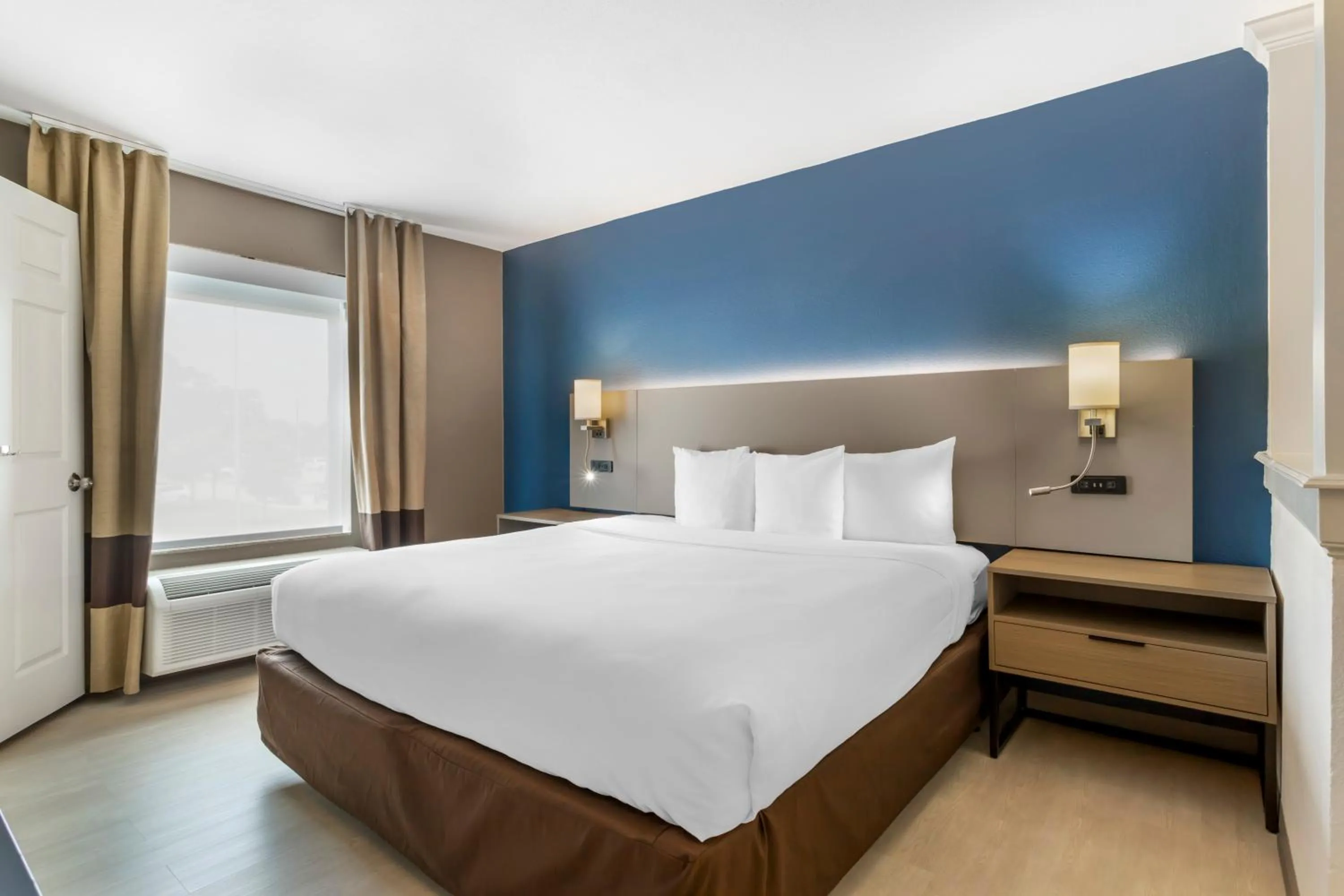 Bed in Comfort Inn & Suites Houston FM1960 - Champions