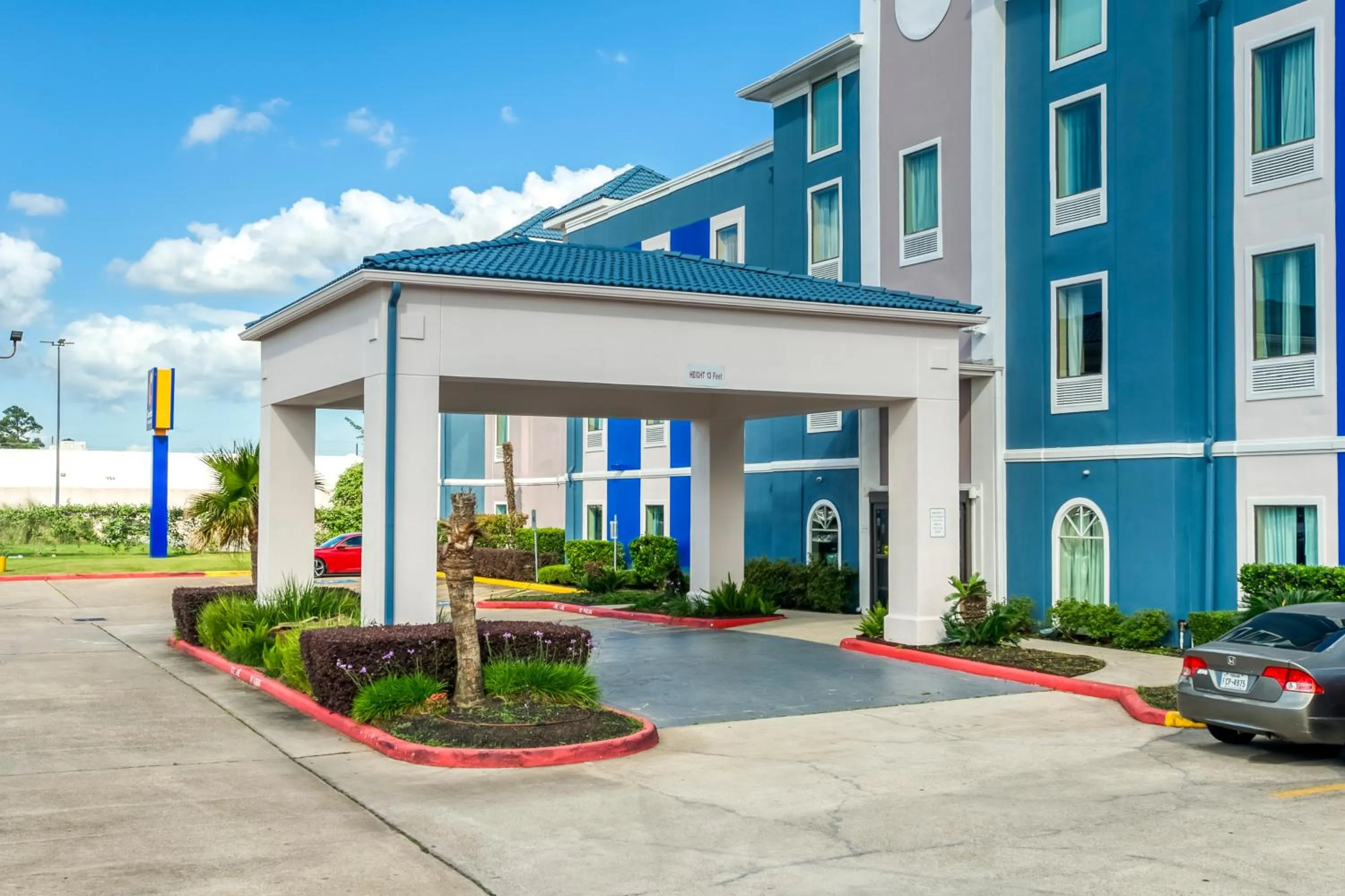 Property building in Comfort Inn & Suites Houston FM1960 - Champions