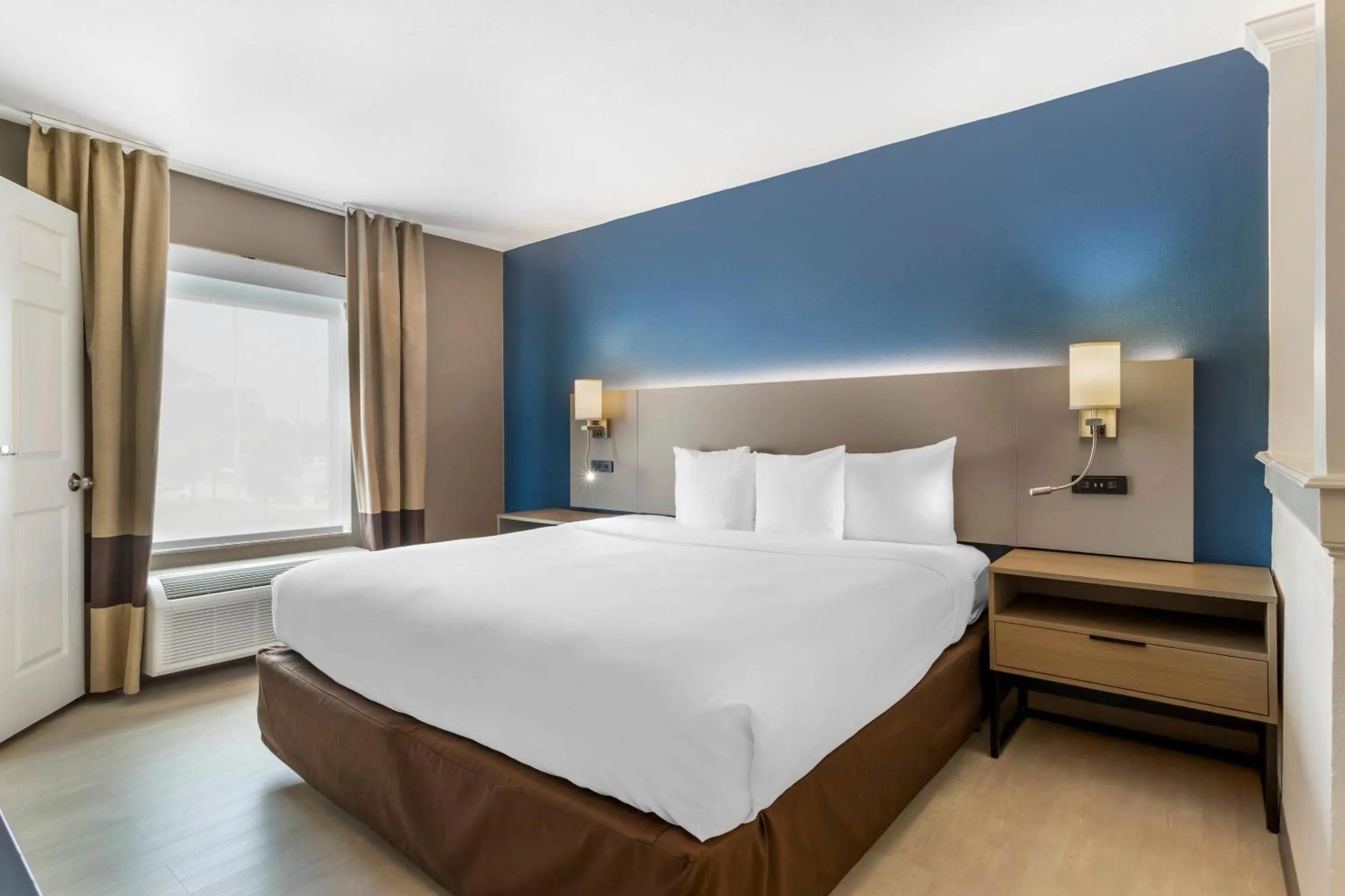 Bedroom, Bed in Comfort Inn & Suites Houston FM1960 - Champions