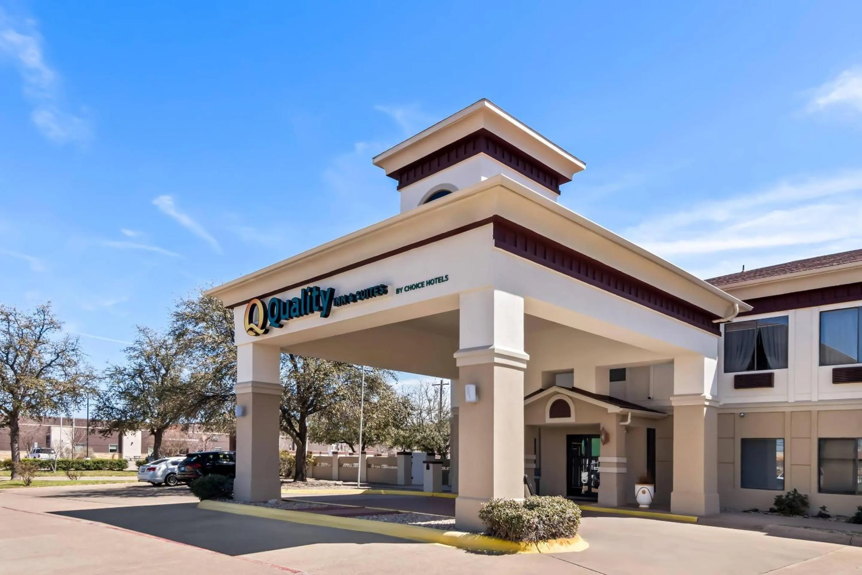 Property building in Quality Inn & Suites - Granbury