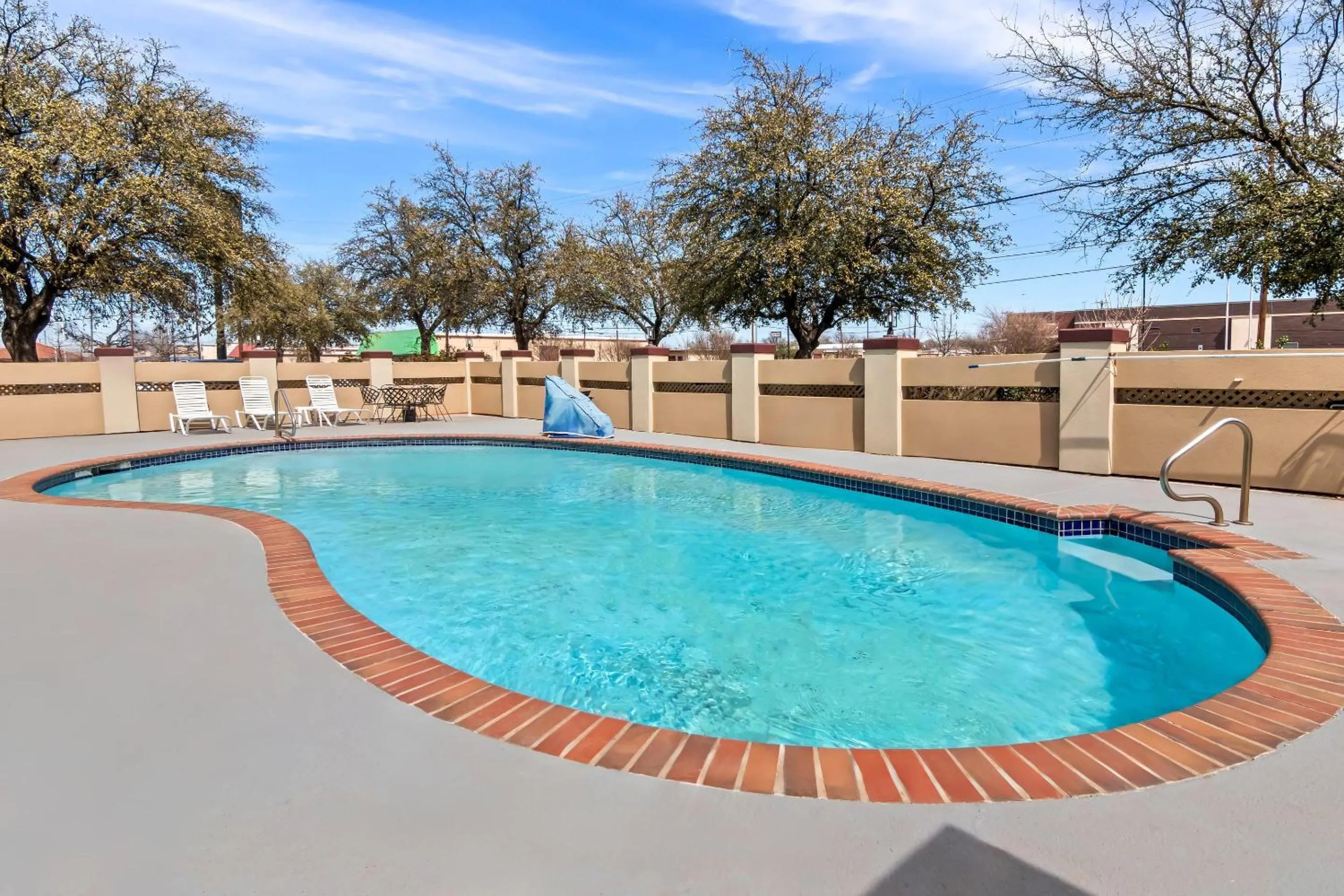 Swimming pool in Quality Inn & Suites - Granbury