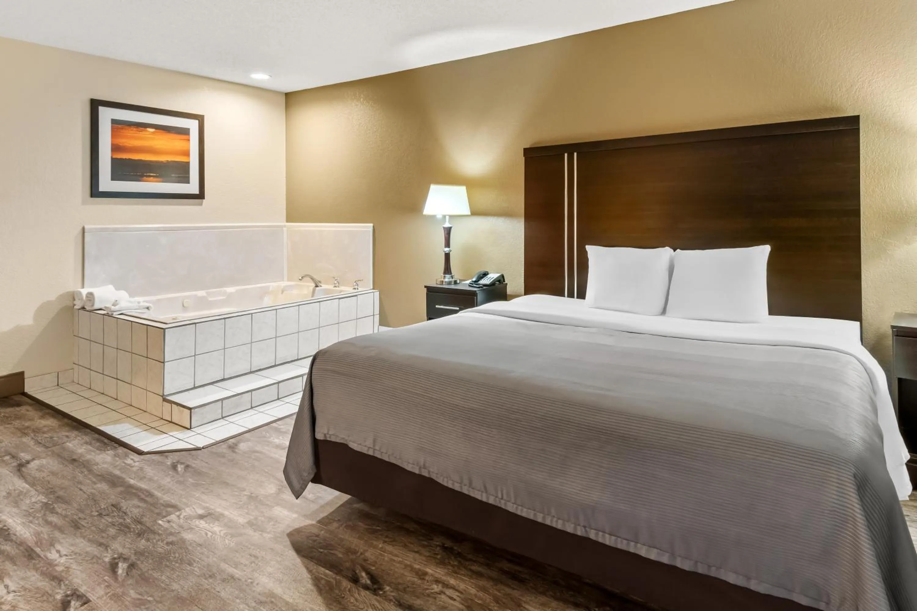 Bedroom, Bed in Quality Inn & Suites - Granbury