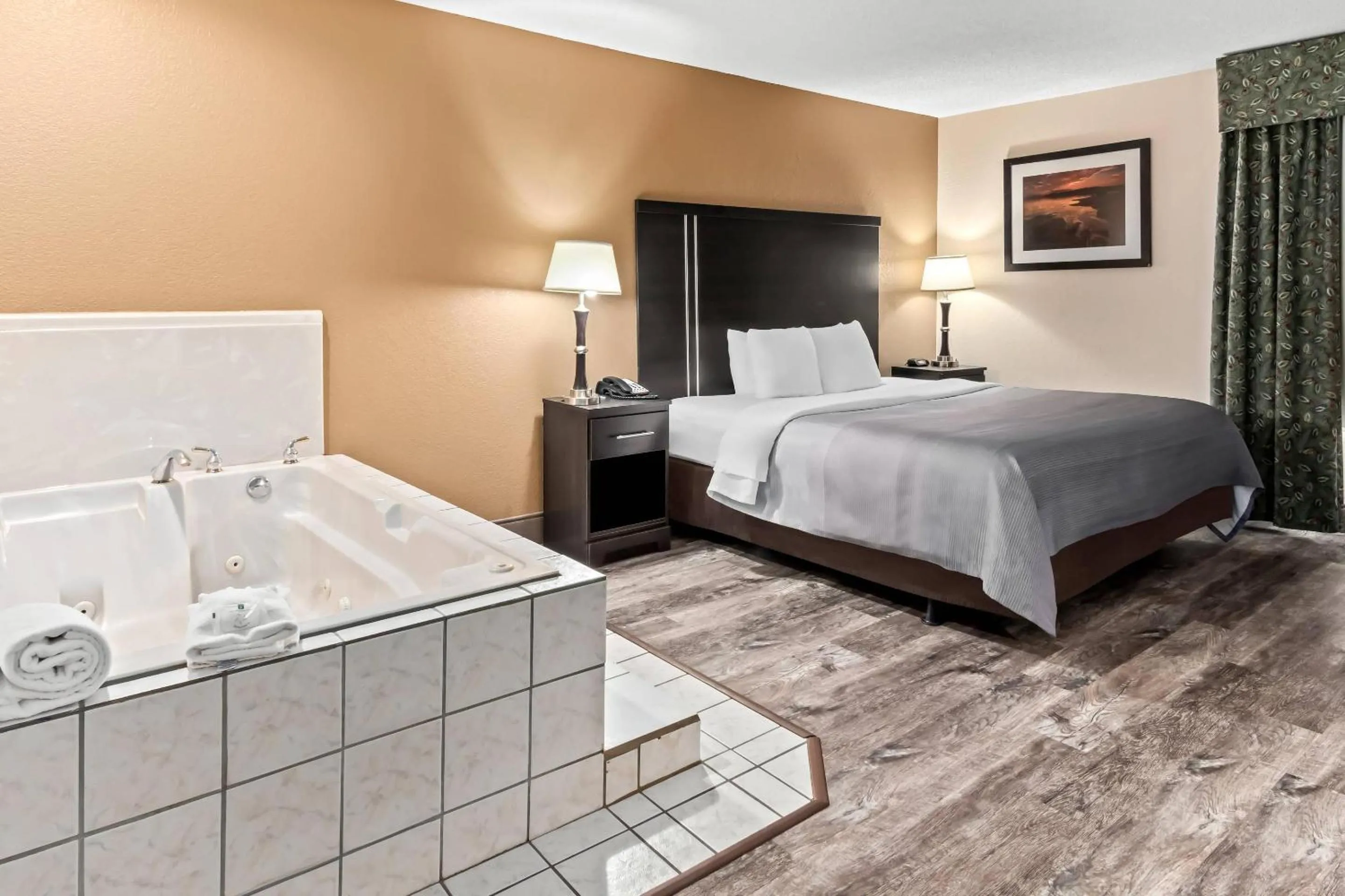 Bedroom, Bed in Quality Inn & Suites - Granbury