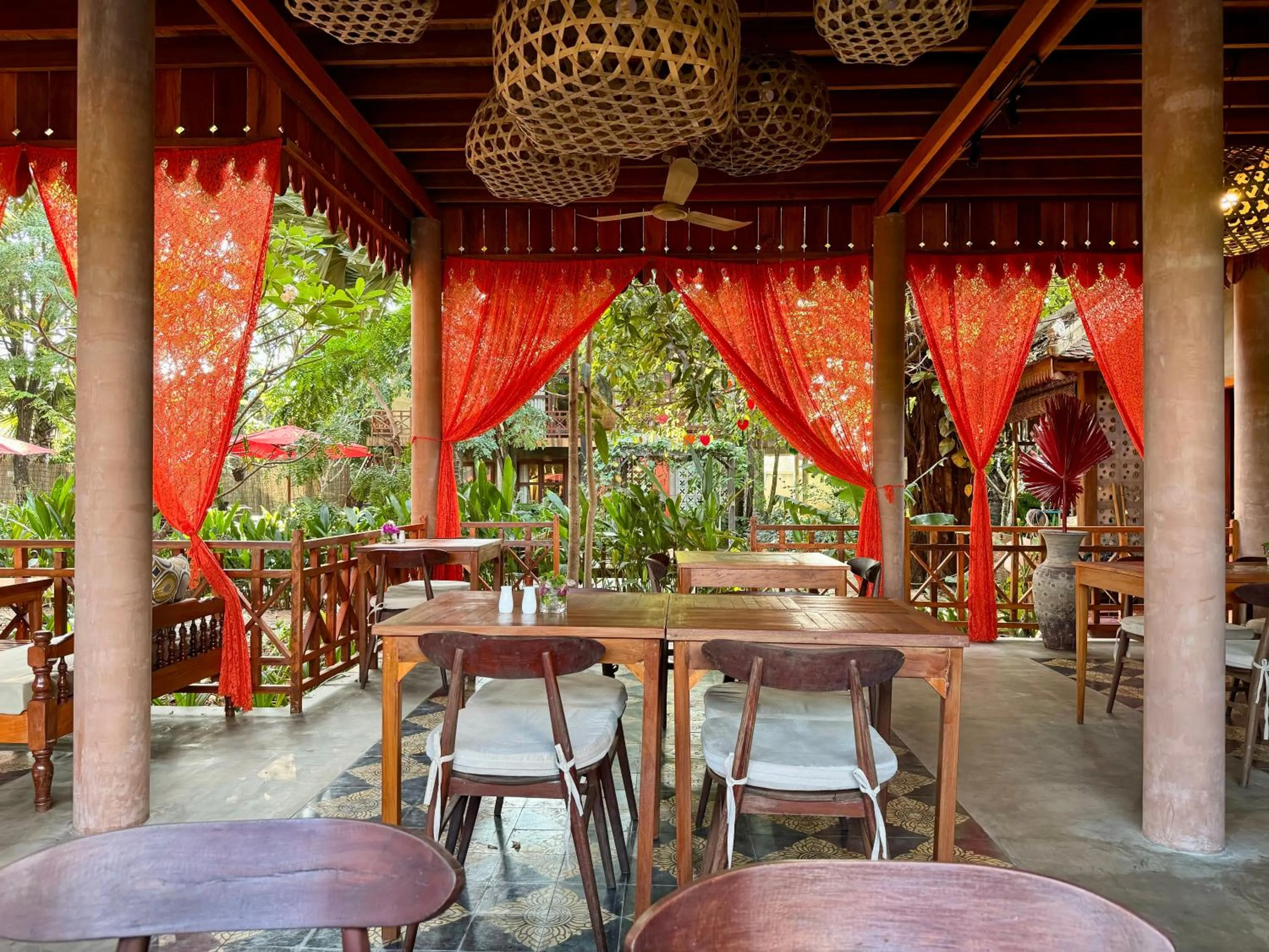 Restaurant/places to eat in Dontrei Villa Angkor