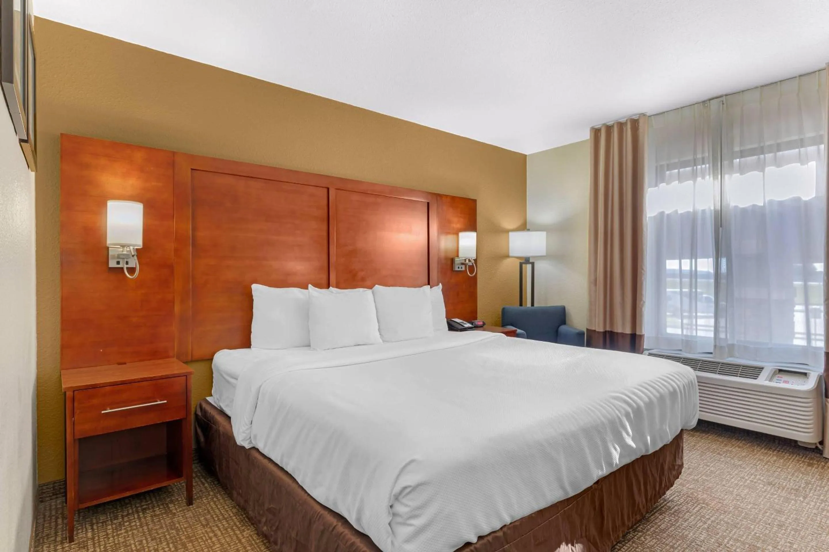 Bedroom, Bed in Comfort Inn Wichita Falls North