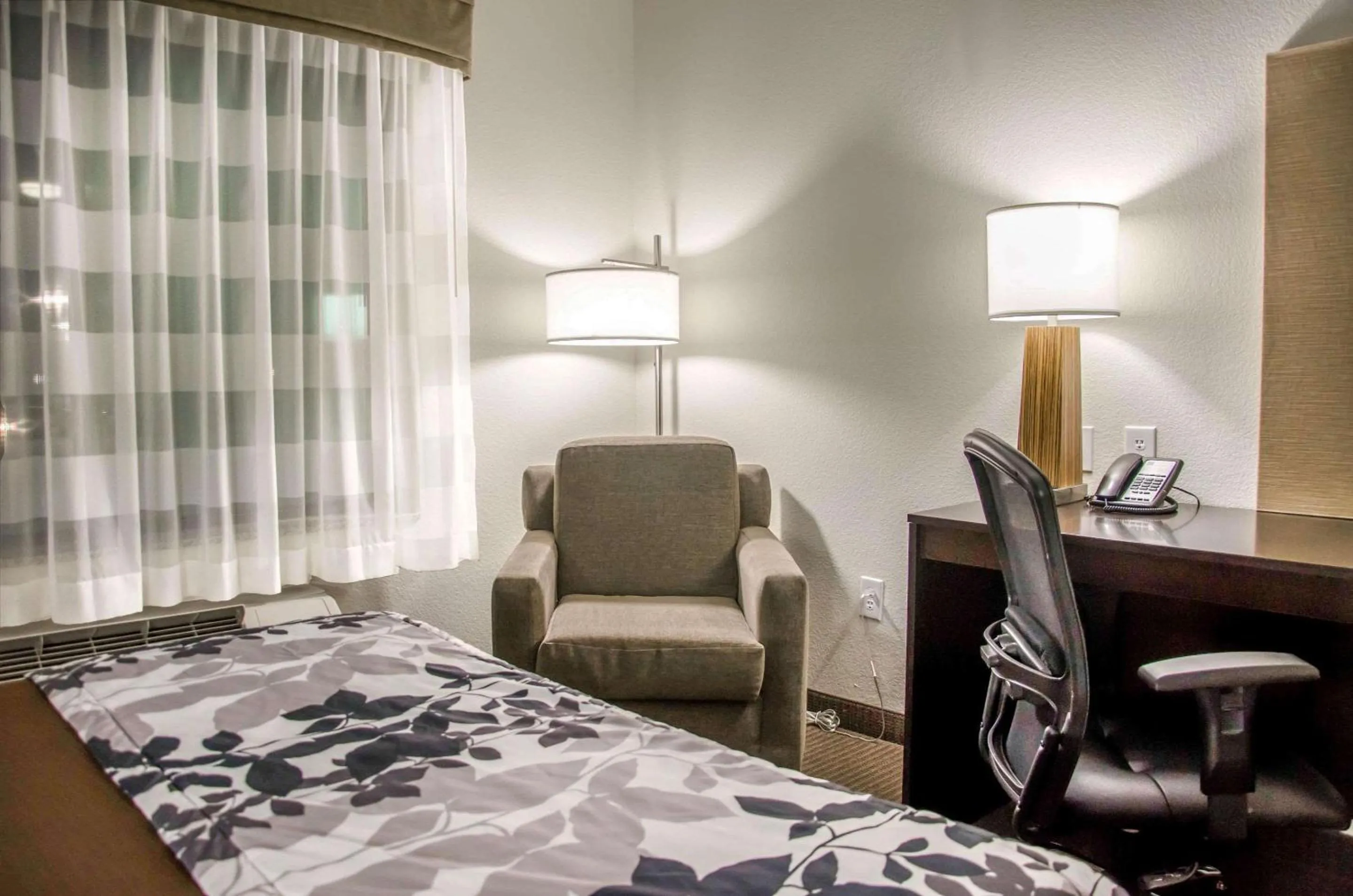 Photo of the whole room in Sleep Inn & Suites Center