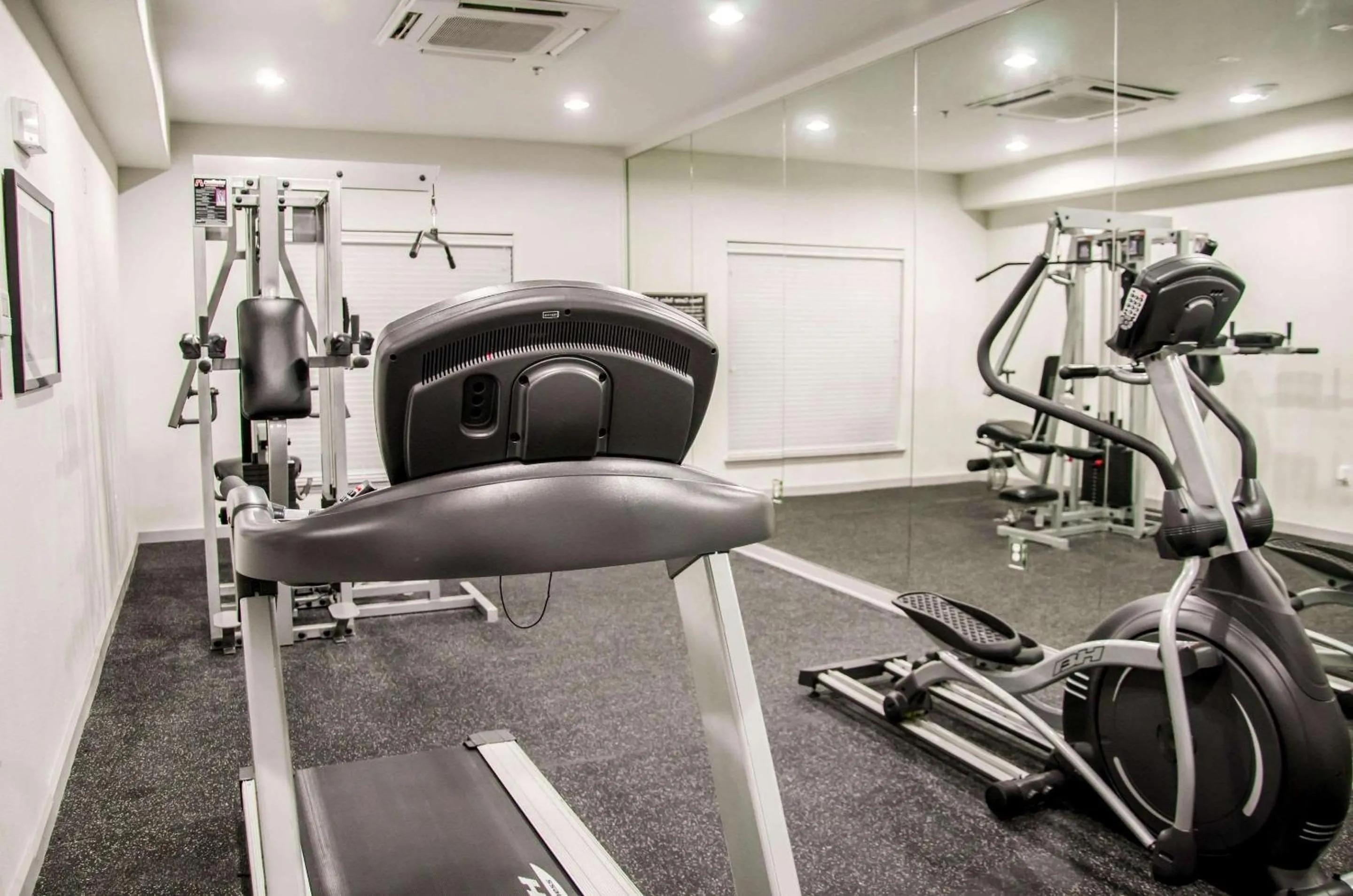Fitness centre/facilities in Sleep Inn & Suites Center