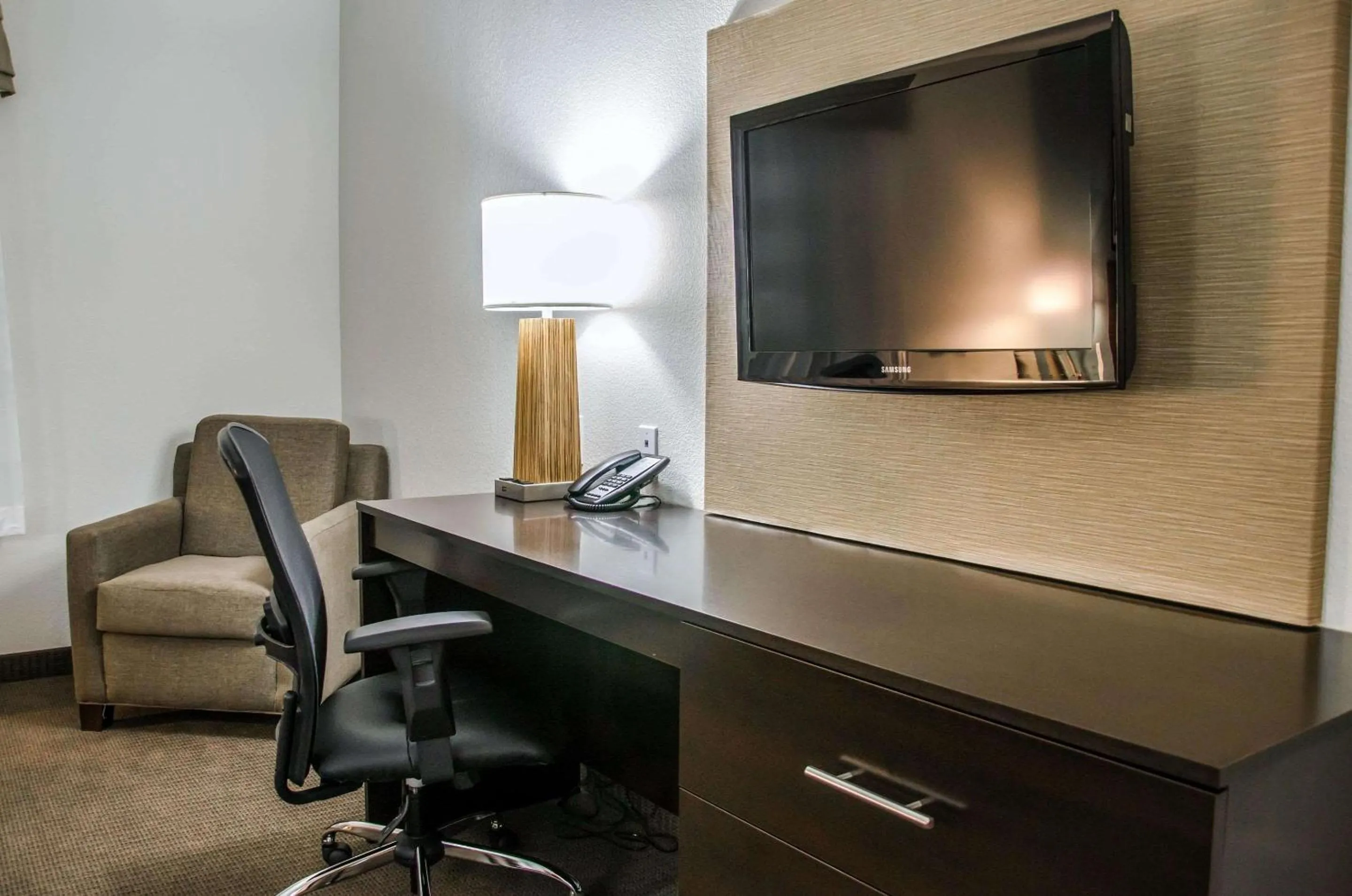 Photo of the whole room in Sleep Inn & Suites Center