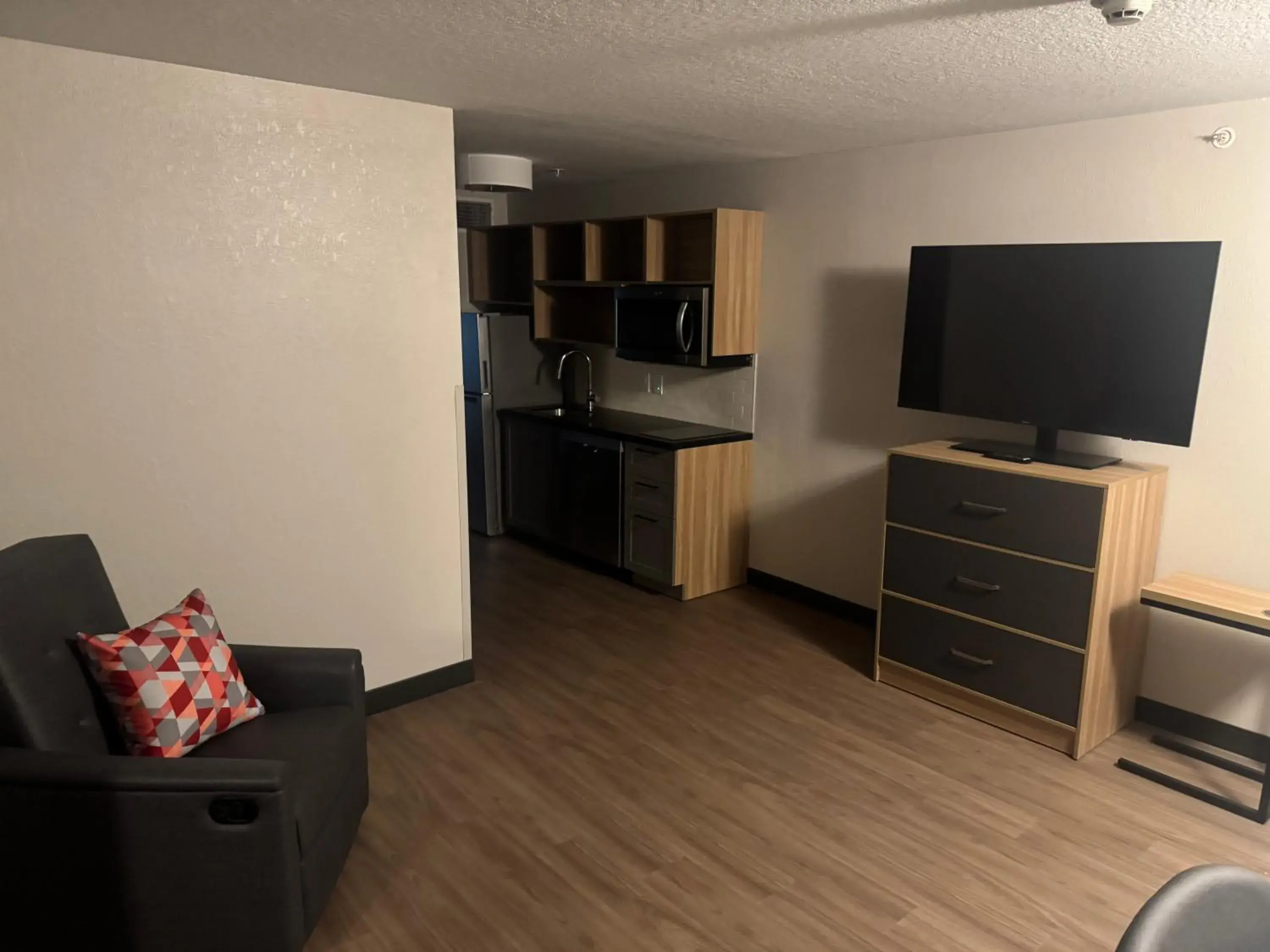 Queen Room with Sofa Bed and Roll In Shower - Mobility/Communications Accessible in Pulse Pnt Stes at Fort Sam Hou Queen Room with Sofa Bed and Roll In Shower - Mobility/Communications Accessible in Pulse Pnt Stes at Fort Sam Hou