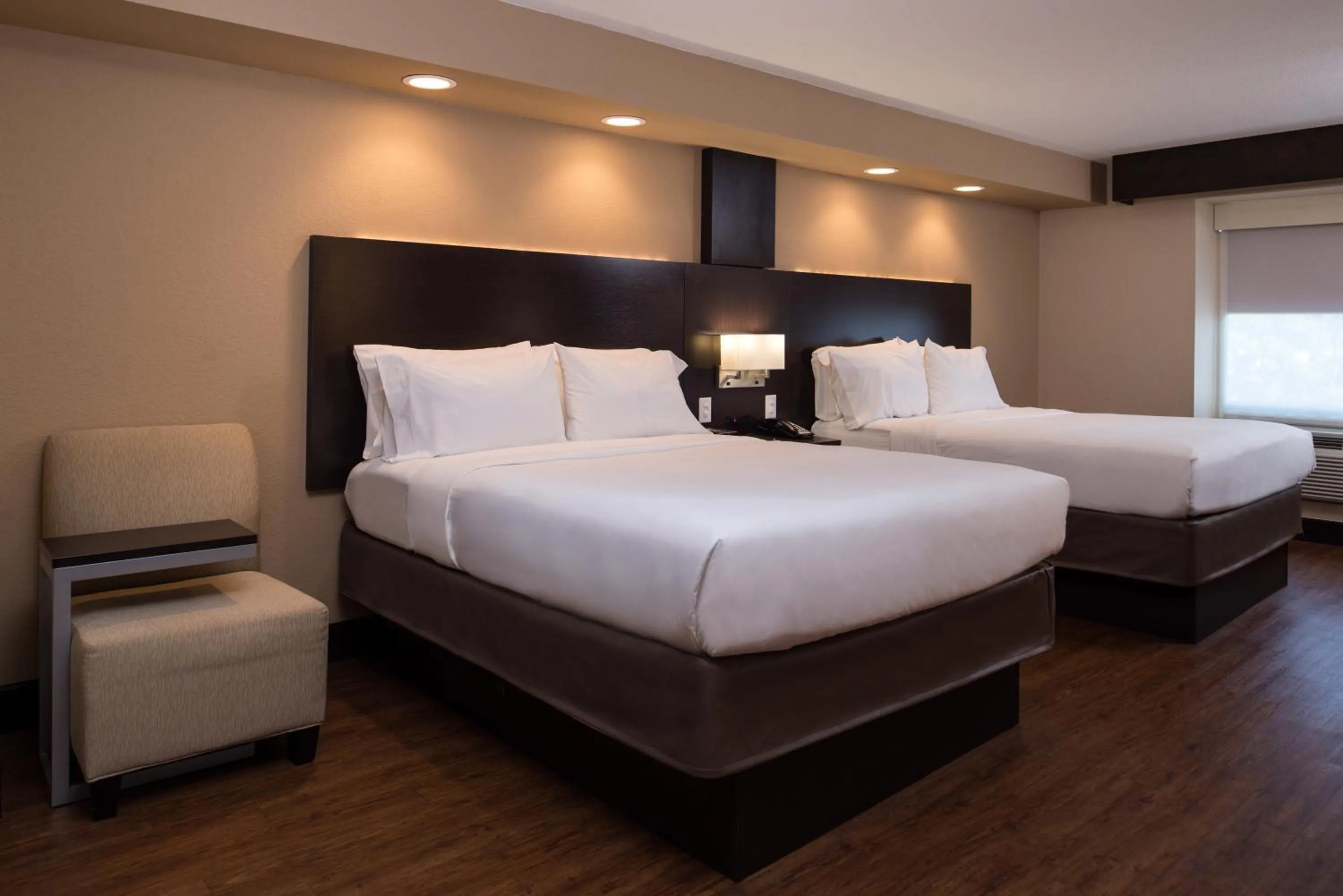 Photo of the whole room, Bed in Holiday Inn Express & Suites San Antonio Medical - Six Flags by IHG