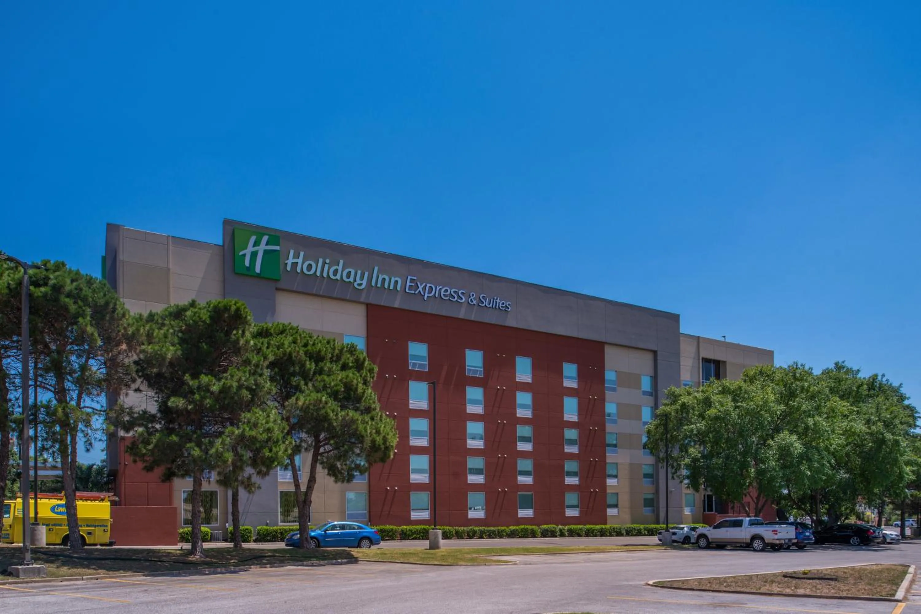 Property building in Holiday Inn Express & Suites San Antonio Medical - Six Flags by IHG