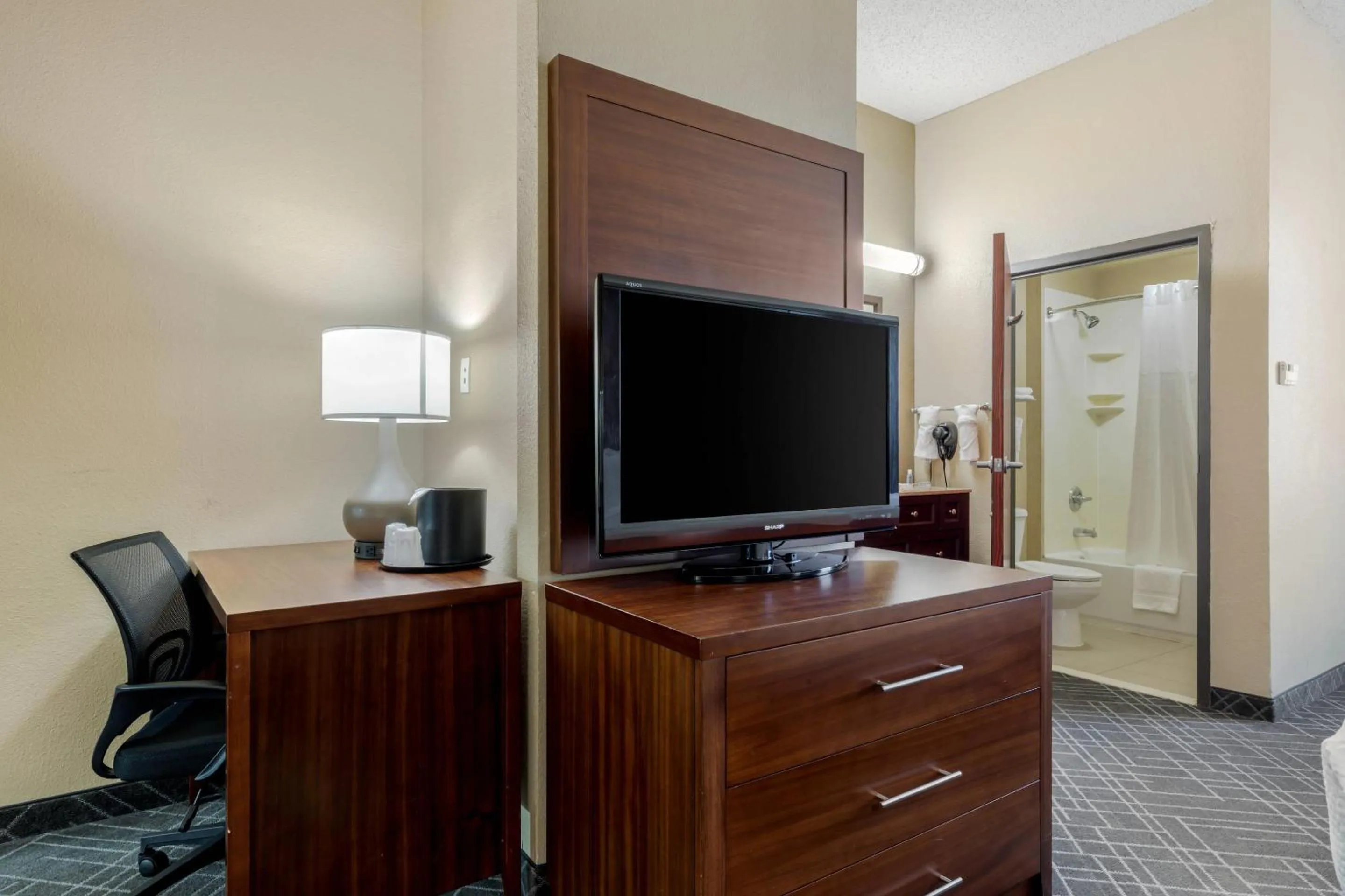 Bedroom in Comfort Suites Waco North - Near University Area