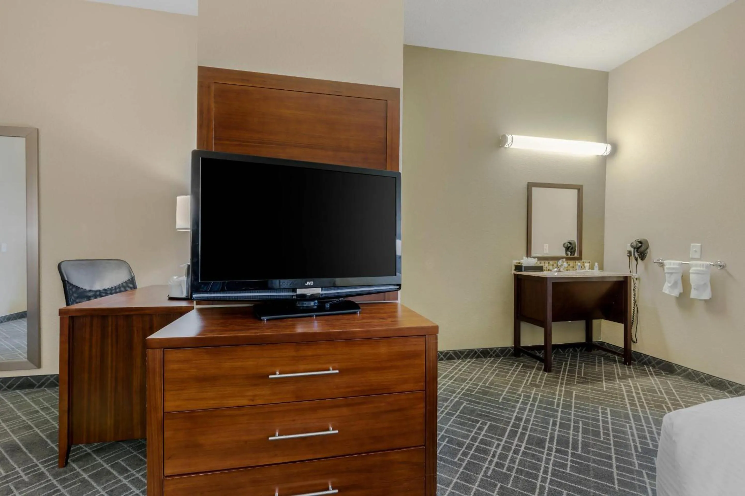 Bedroom in Comfort Suites Waco North - Near University Area