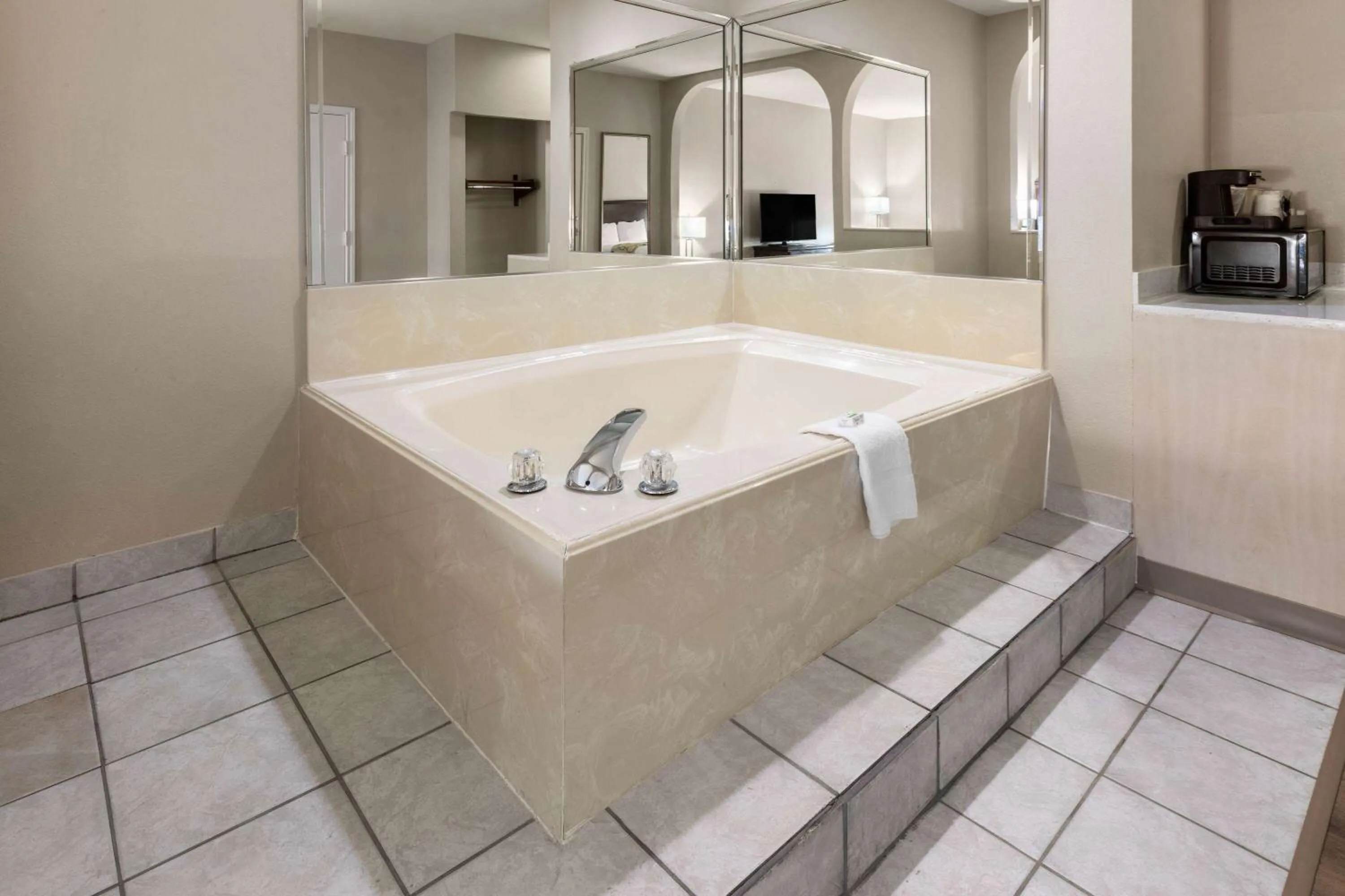 Bed in Baymont by Wyndham Houston Brookhollow