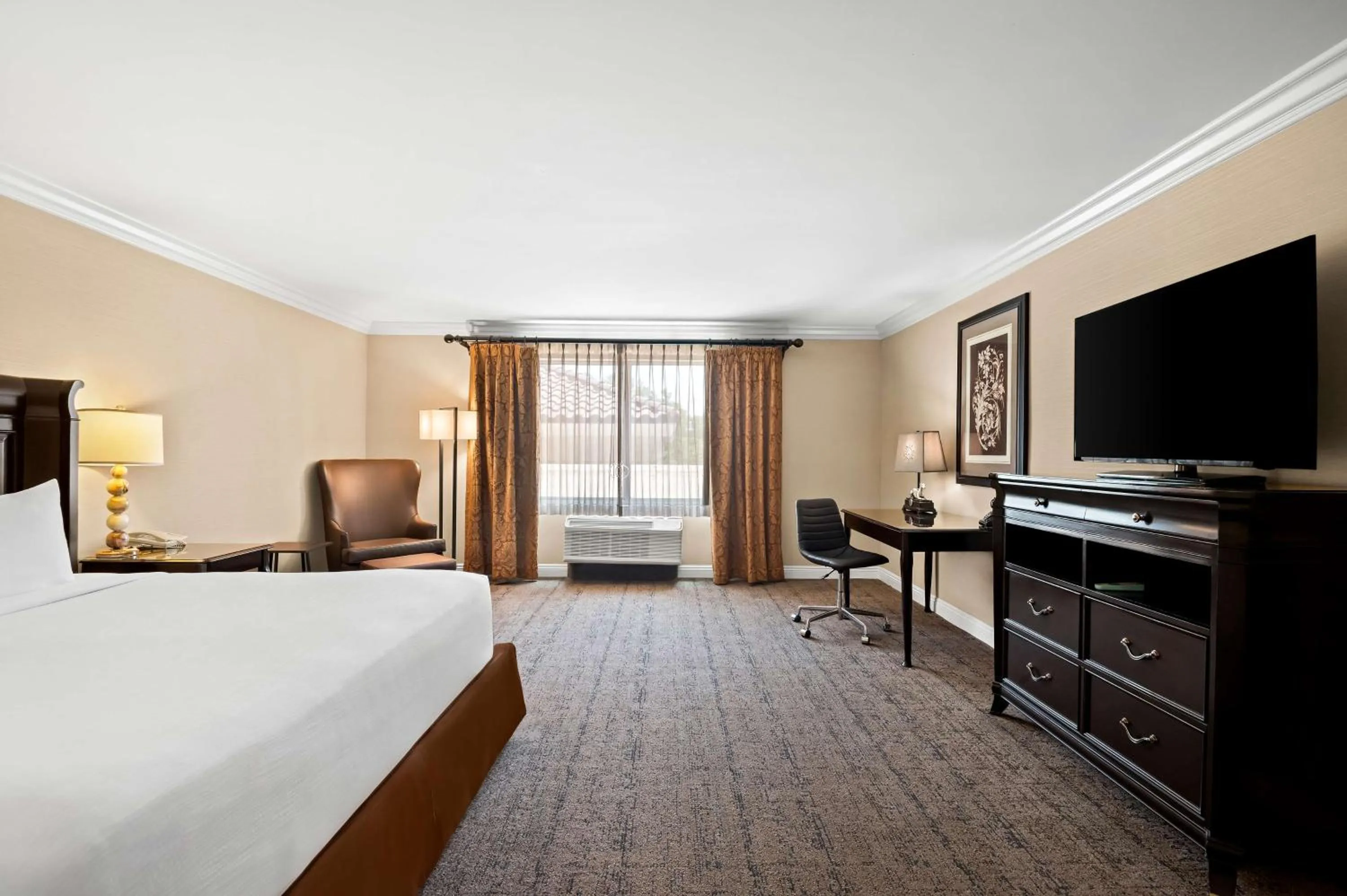 Bedroom, Bed in Best Western Ontario Mills Mall