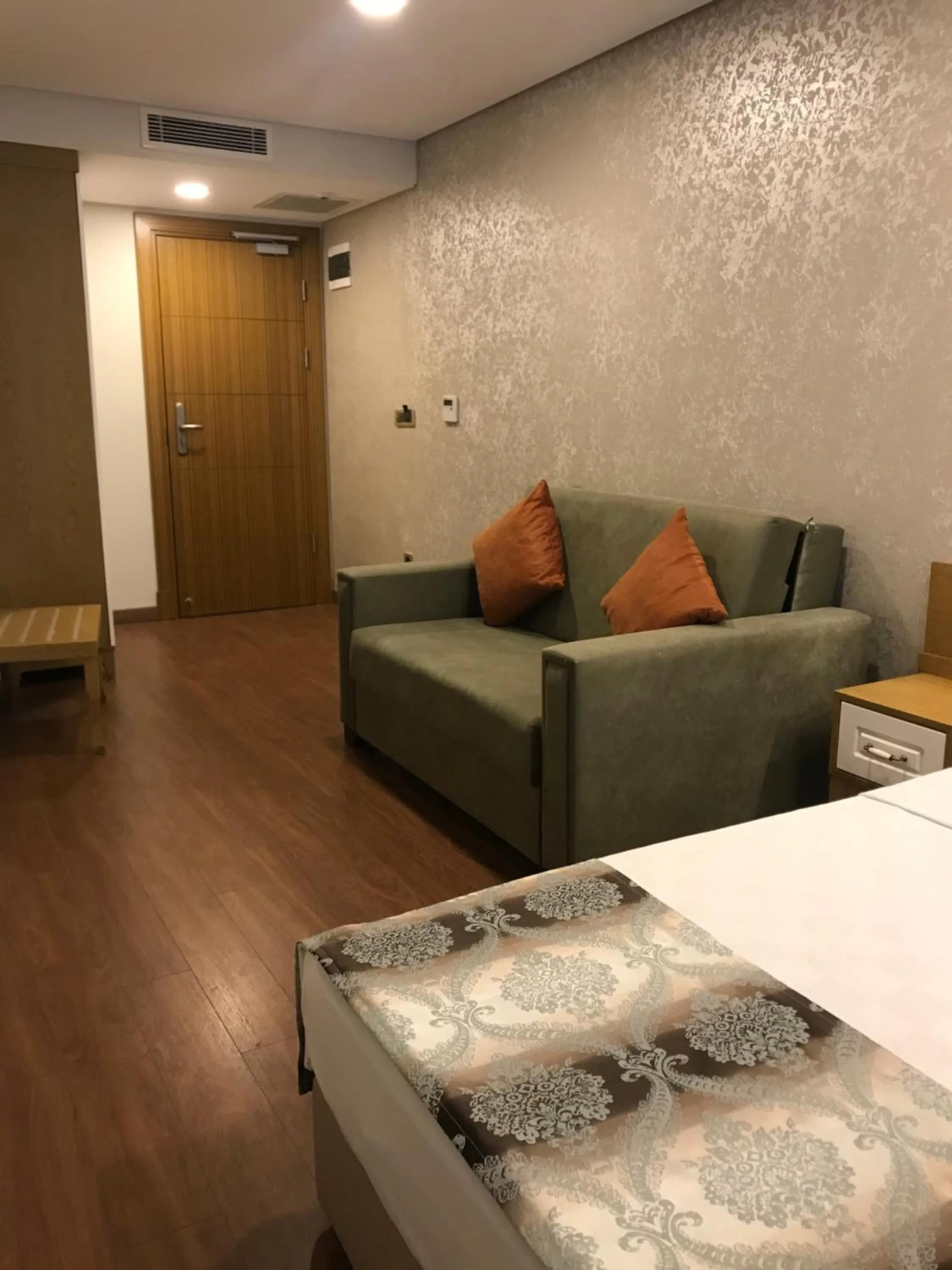 Seating area in Eliza Hotel