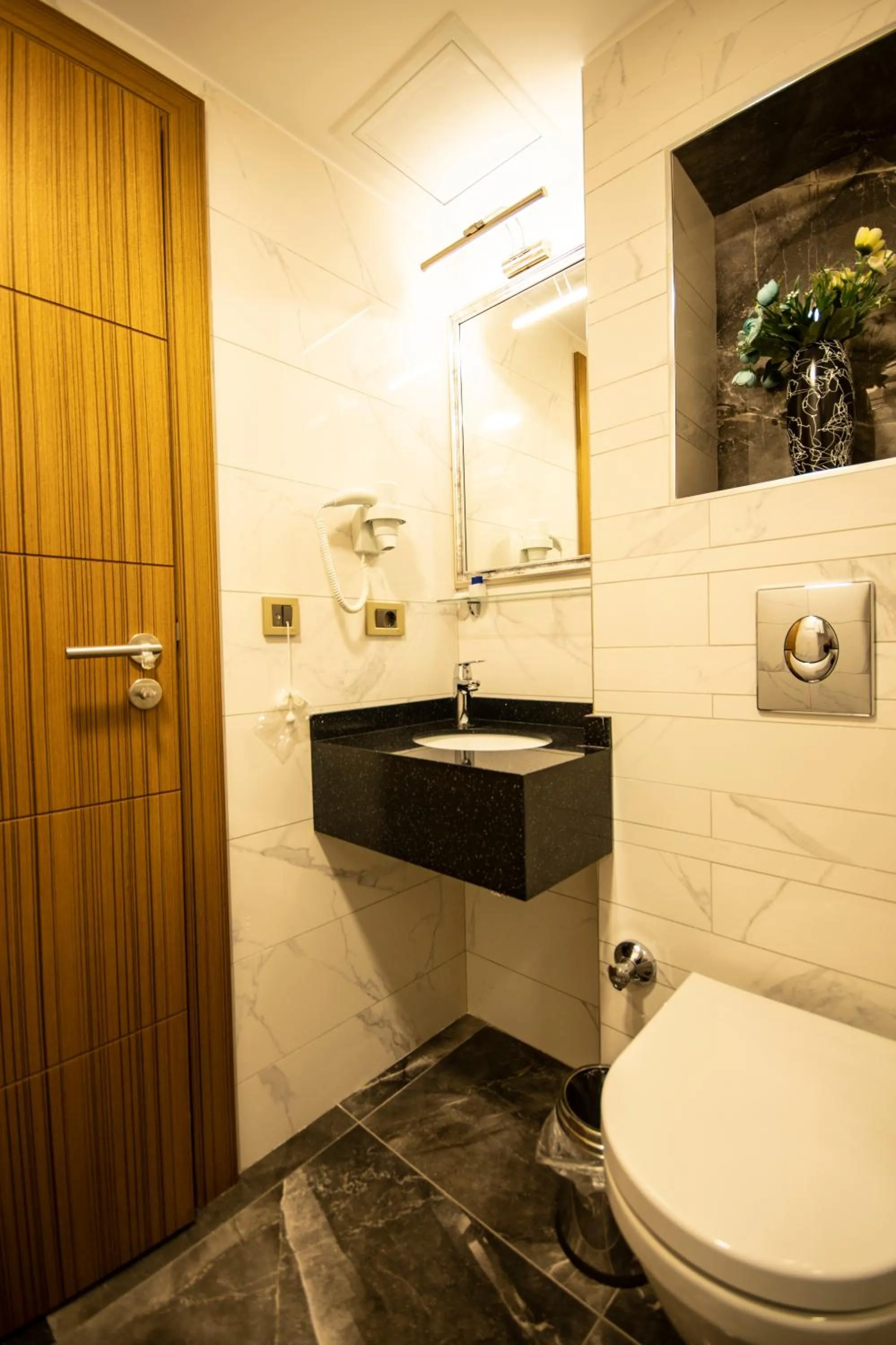 Toilet in Eliza Hotel