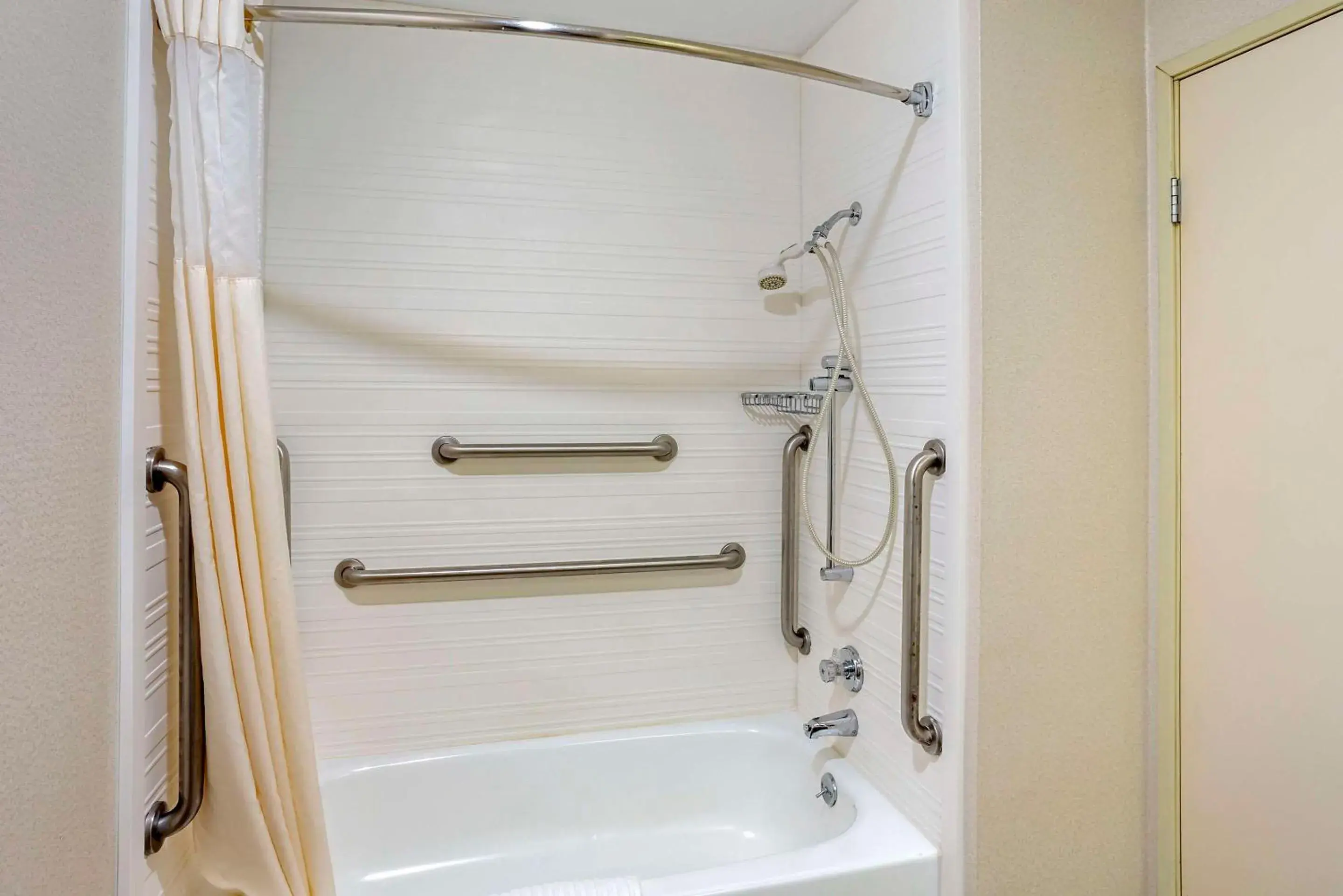 King Suite - Accessible/Non-Smoking in Quality Suites Moab near Arches National Park King Suite - Accessible/Non-Smoking in Quality Suites Moab near Arches National Park