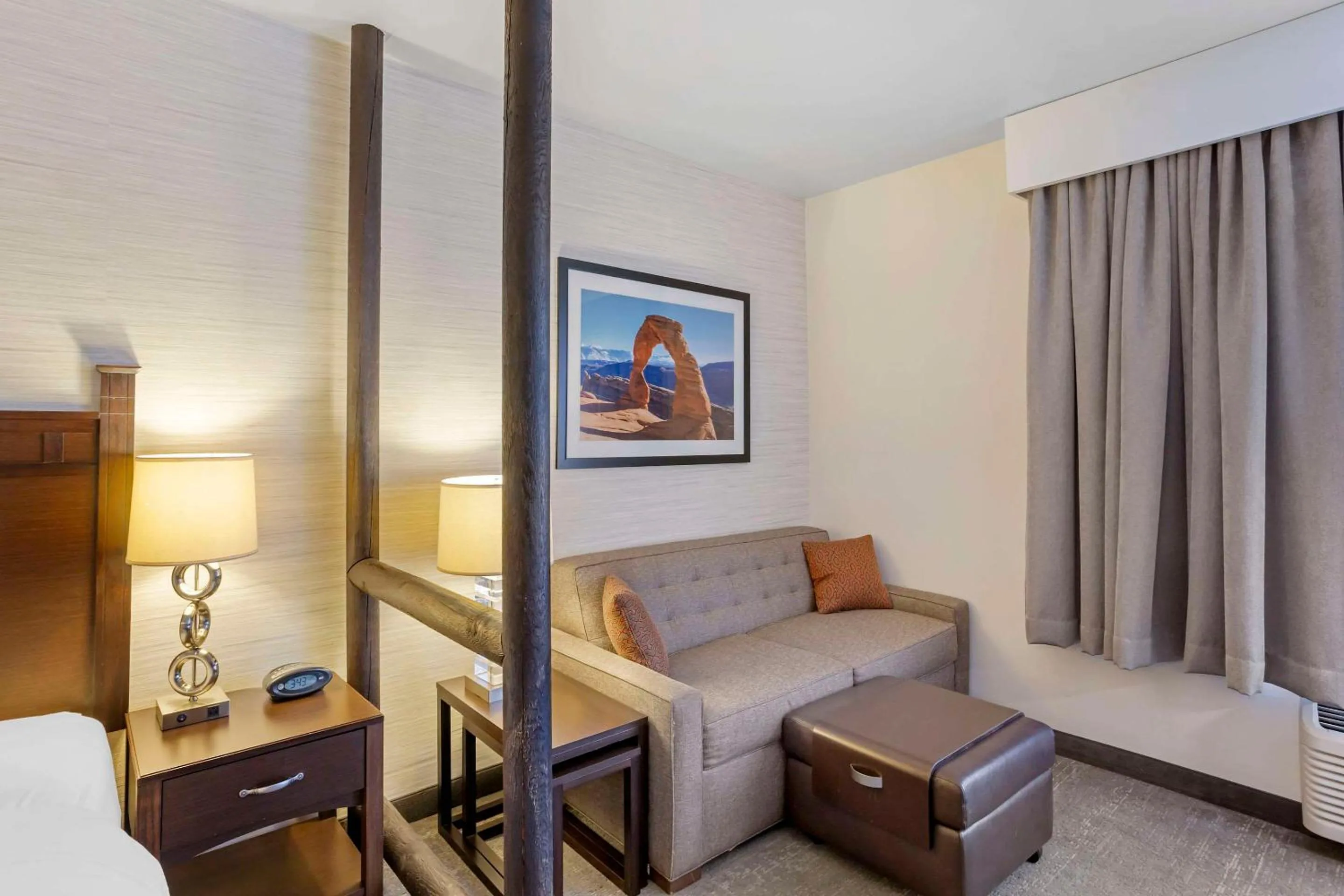 Bedroom, Bed in Quality Suites Moab near Arches National Park