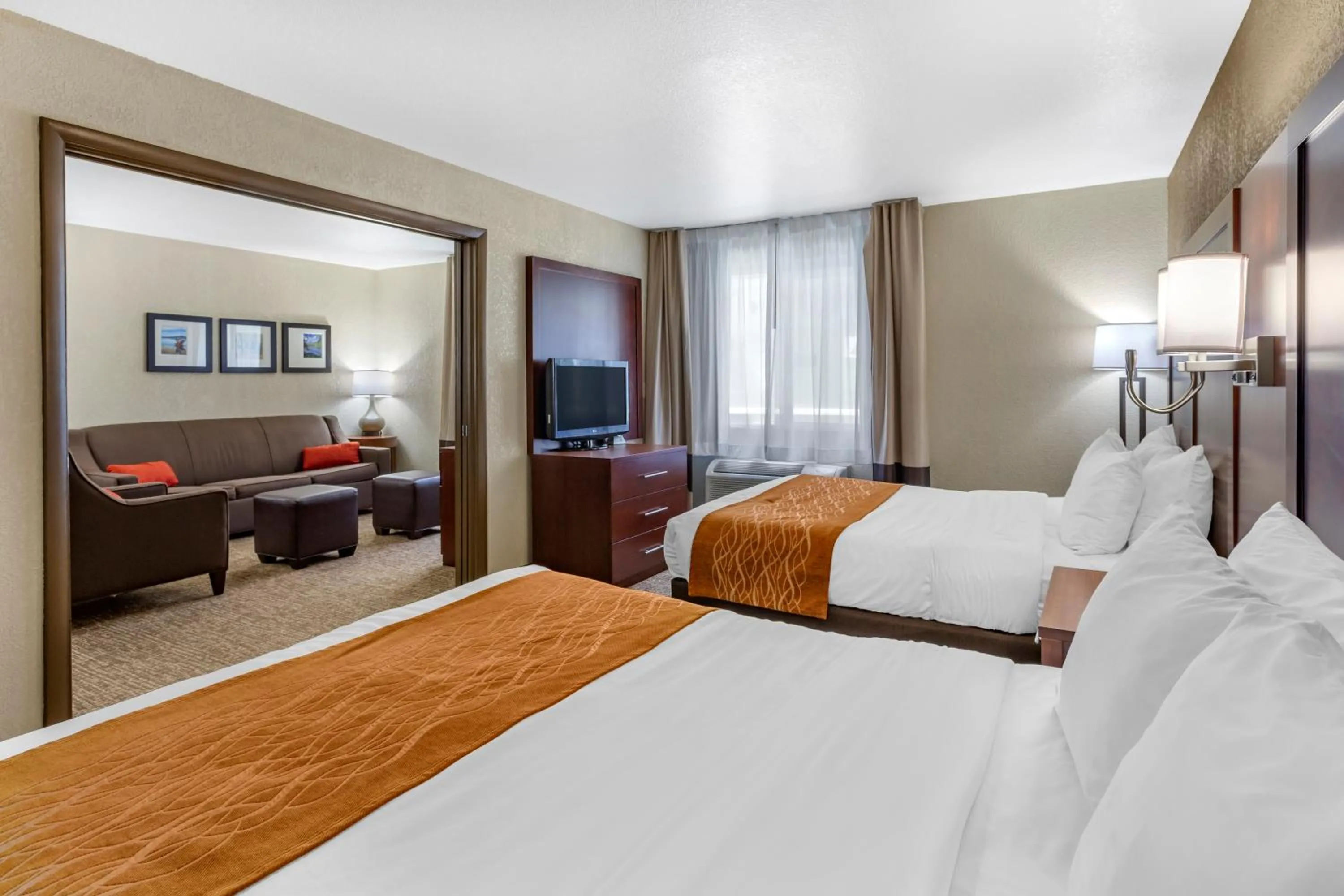 Lounge or bar, Bed in Comfort Inn Layton - Salt Lake City