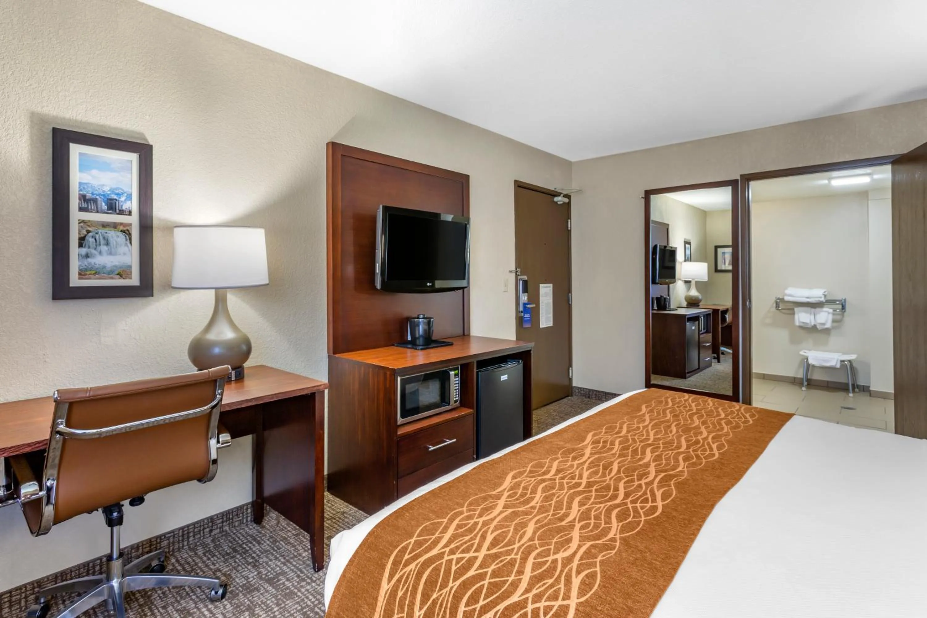 Bedroom, Bed in Comfort Inn Layton - Salt Lake City