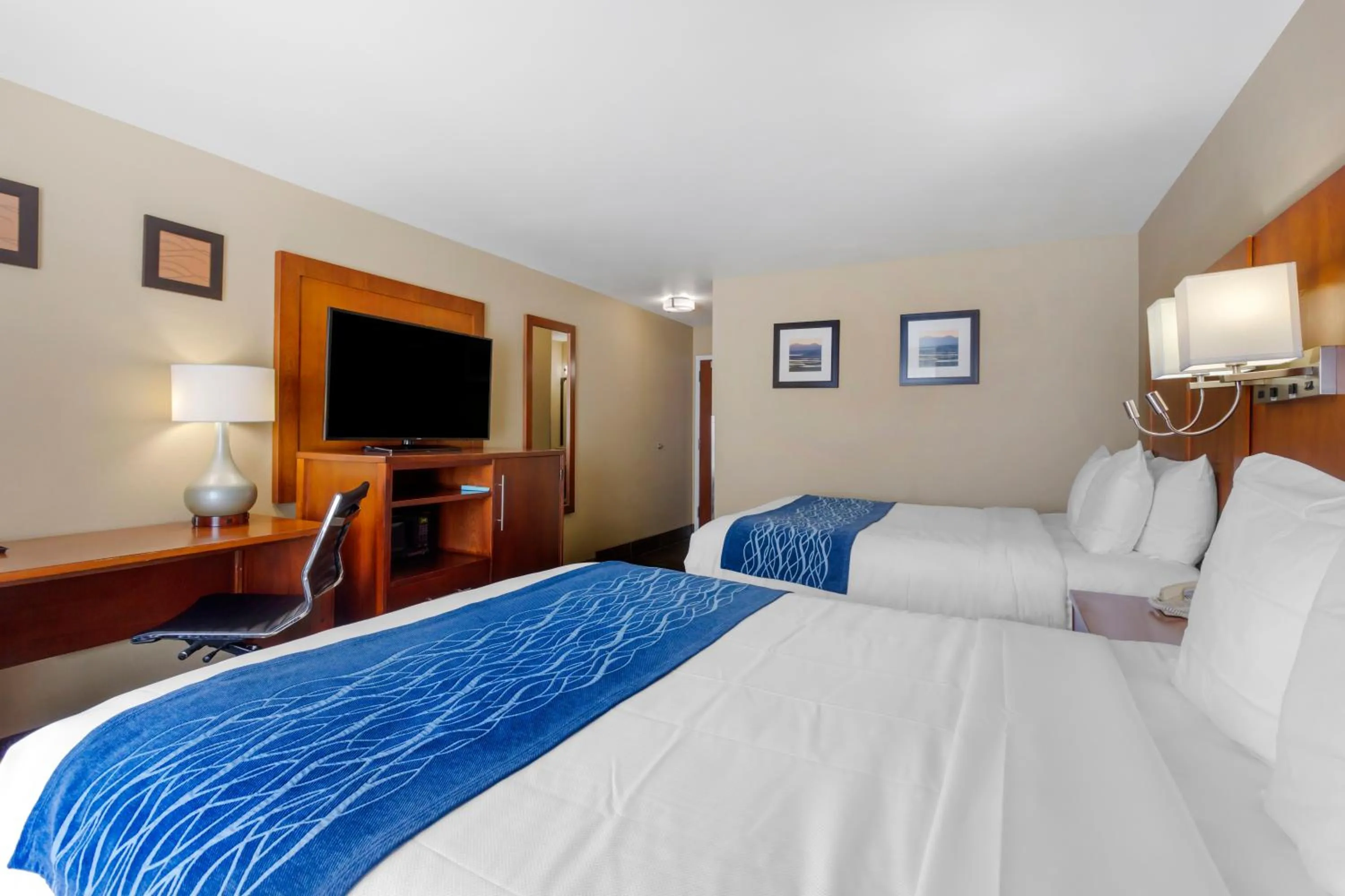 Photo of the whole room, Bed in Comfort Inn & Suites Woods Cross - Salt Lake City North