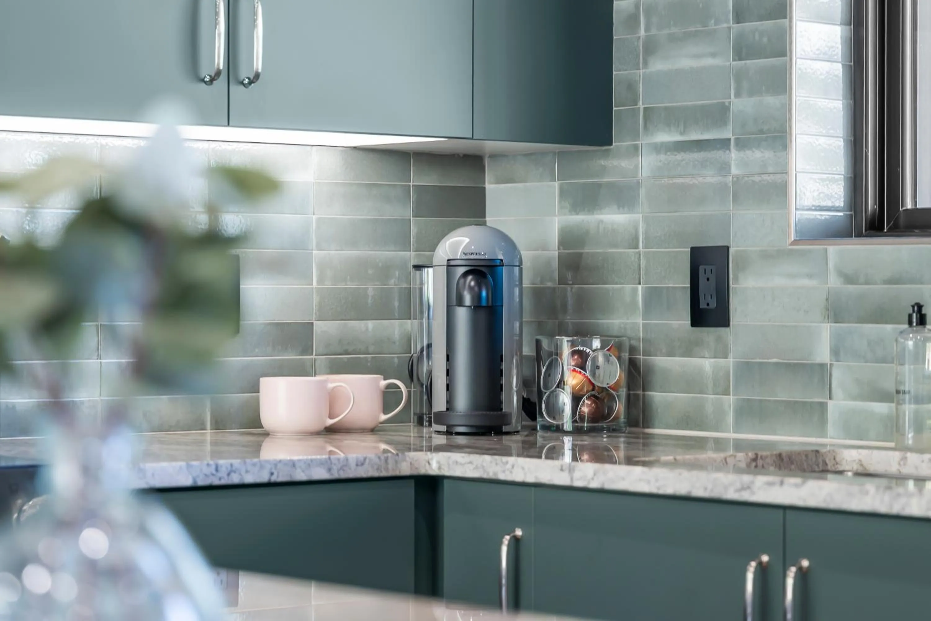 Coffee/tea facilities in Montclair at Zion