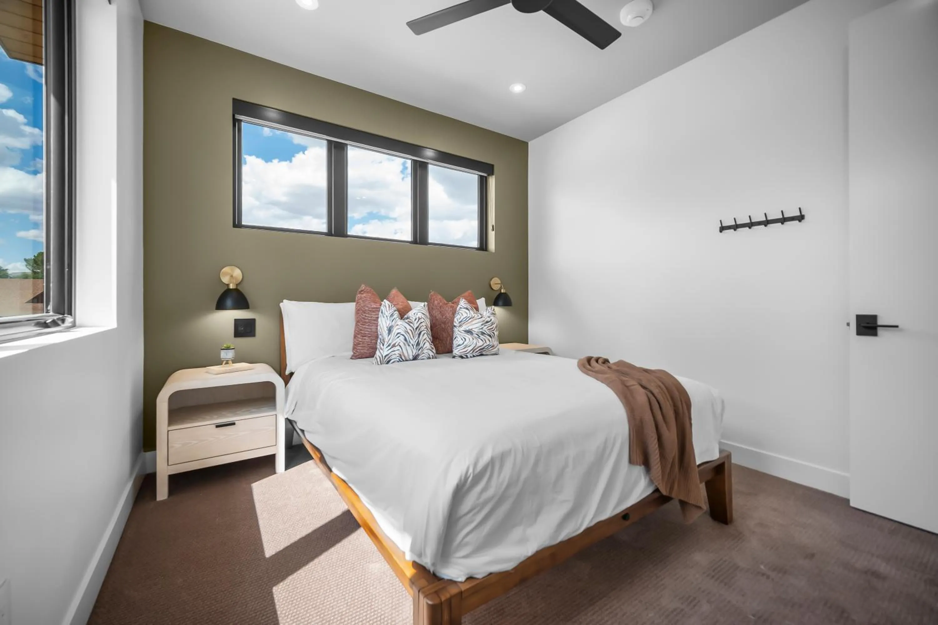 Bedroom, Bed in Montclair at Zion